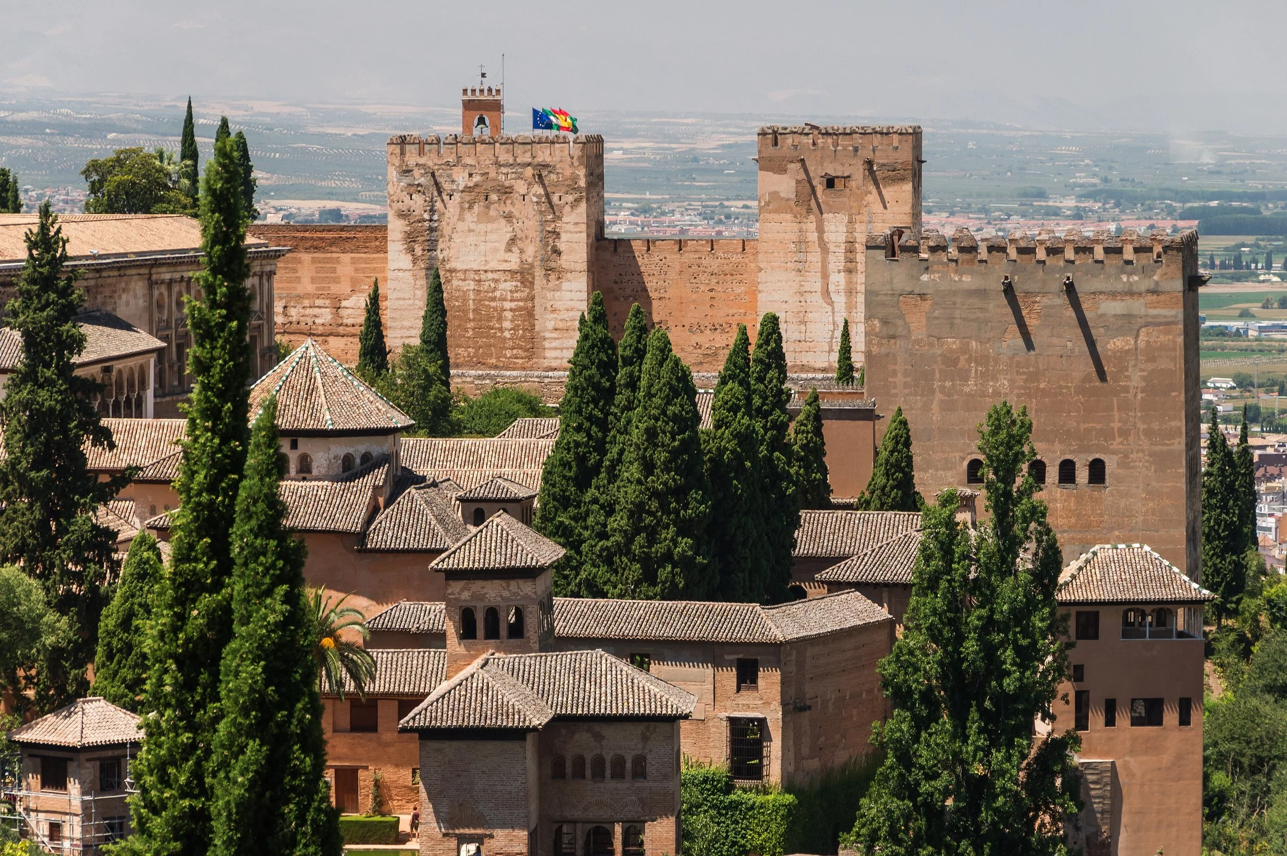 Roofs_and_towers_of_Alhambra_from_Generalife,_Granada,_Spain.jpg