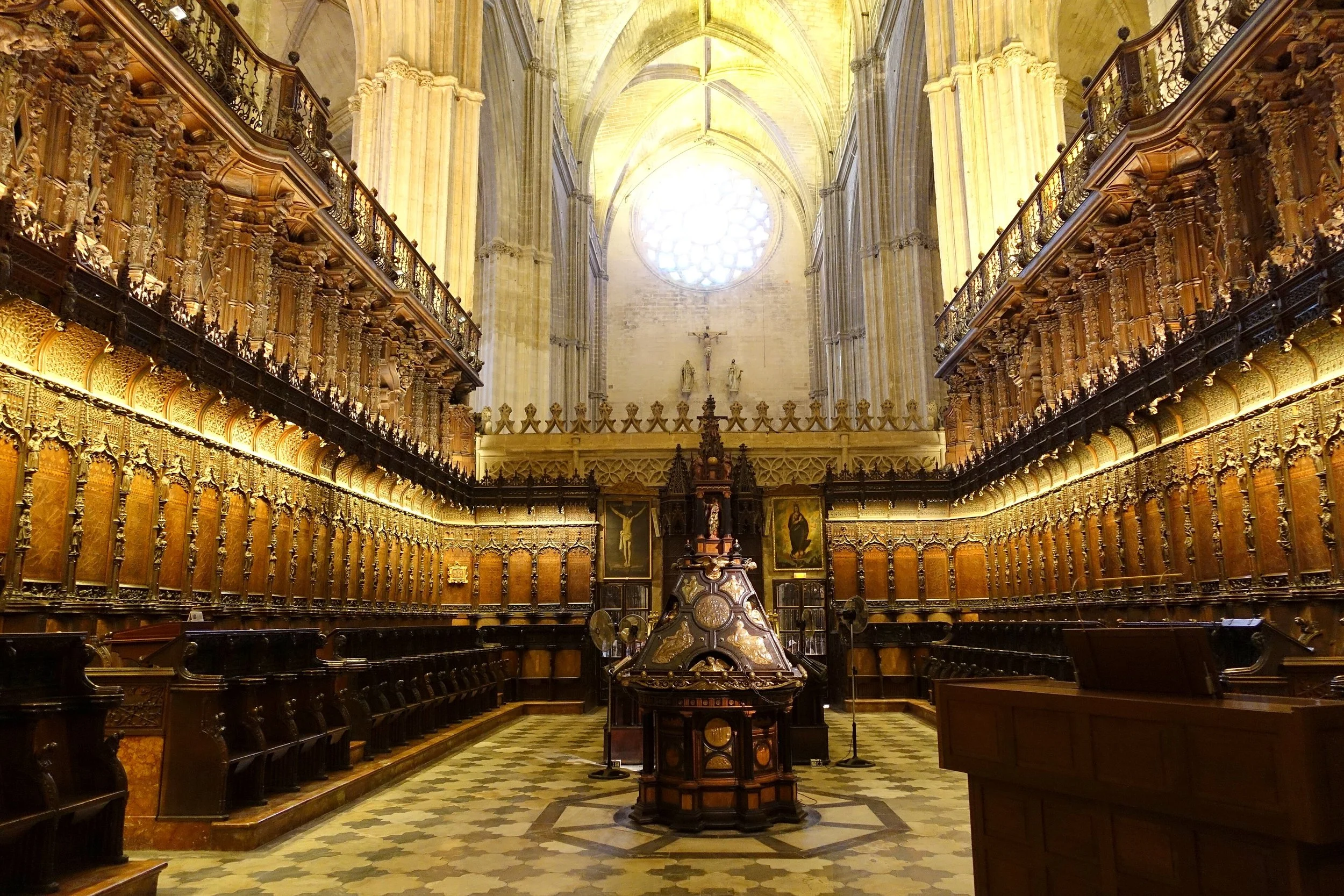 Choir_-_Cathedral_of_Seville_-_Sevilla,_Spain_-_DSC07560.JPG