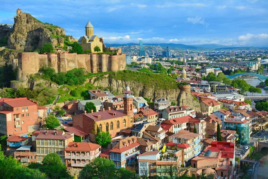 Narikala_Fortress_and_Abanotubani_neighborhood,_Tbilisi.jpg