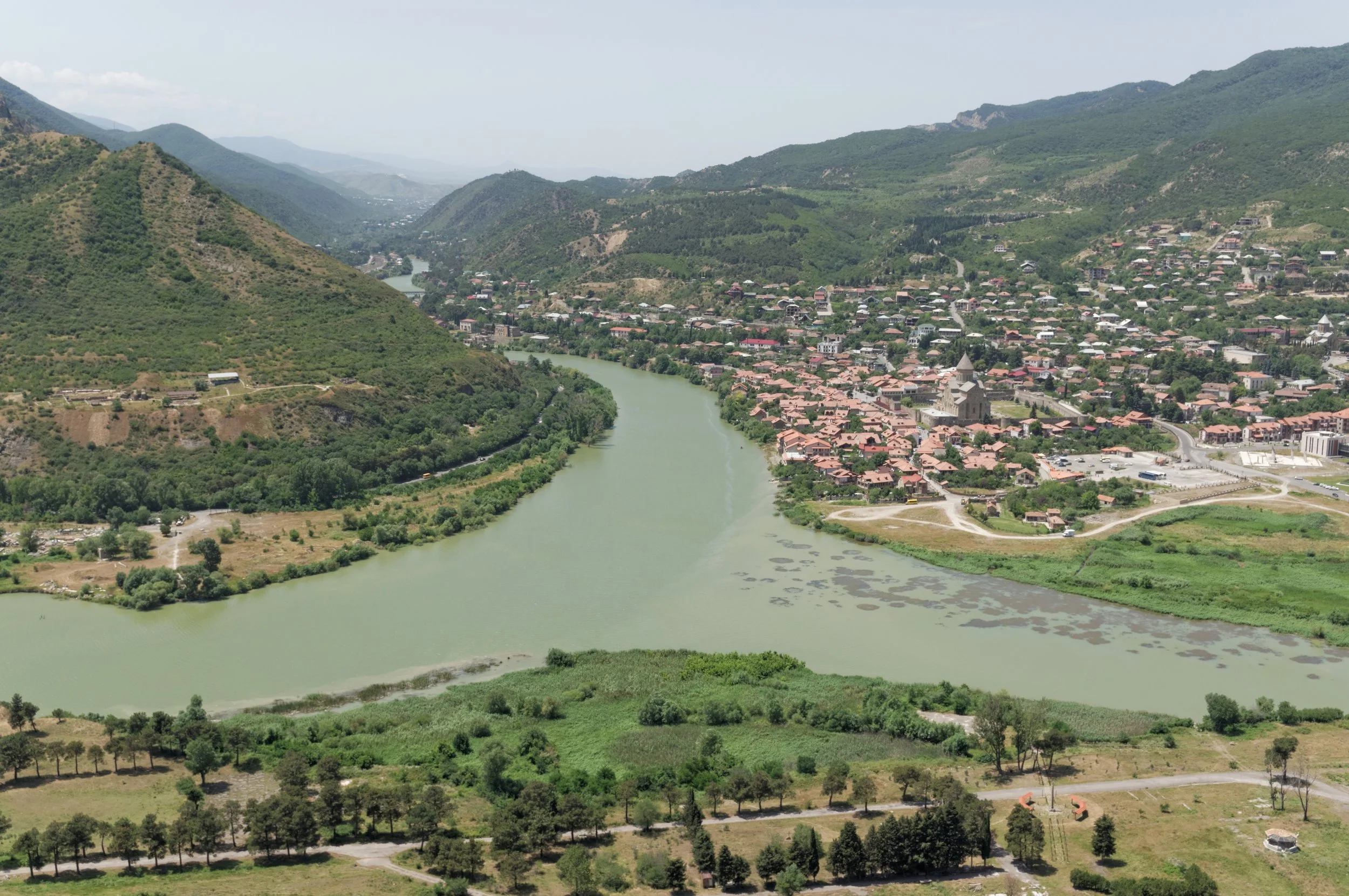 Mtskheta,_Mtkvari_and_Aragvi,_Georgia.jpg