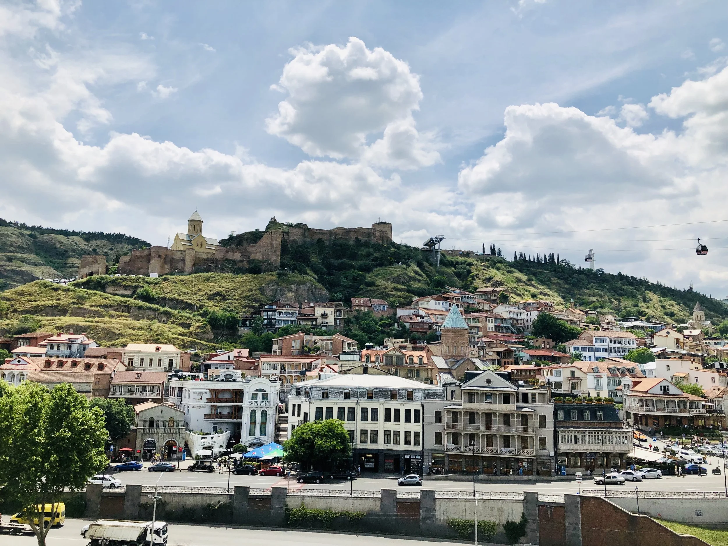 Old_Tbilisi_town_in_Tbilisi,_Georgia_02.jpg