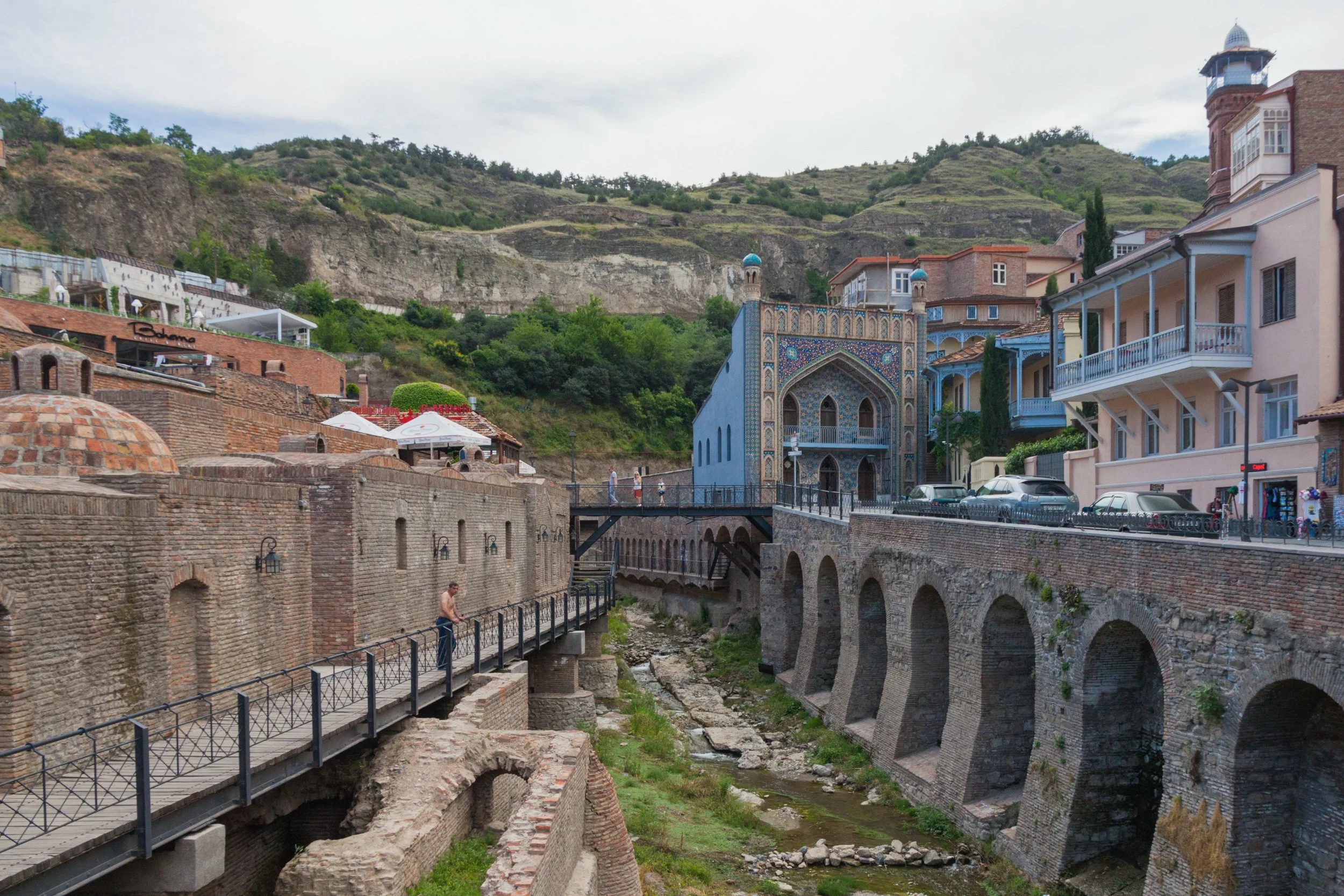 2014_Tbilisi,_Łaźnie_siarkowe_w_Abanotubani_(11).jpg