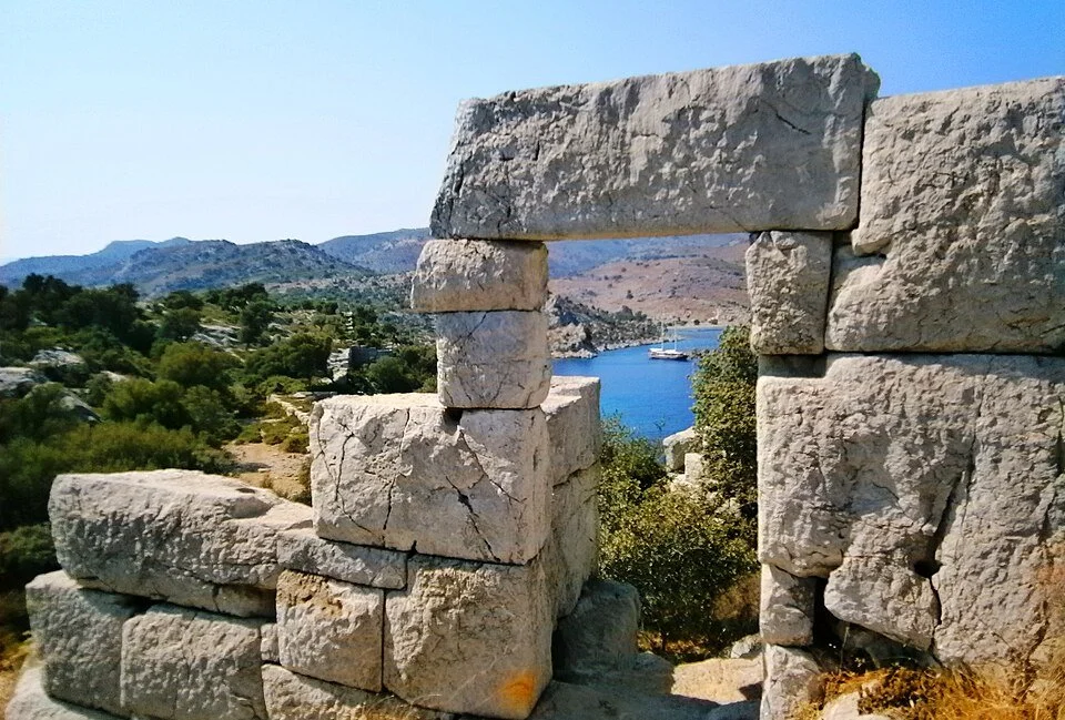 Bozukkale_2_-_panoramio.jpg