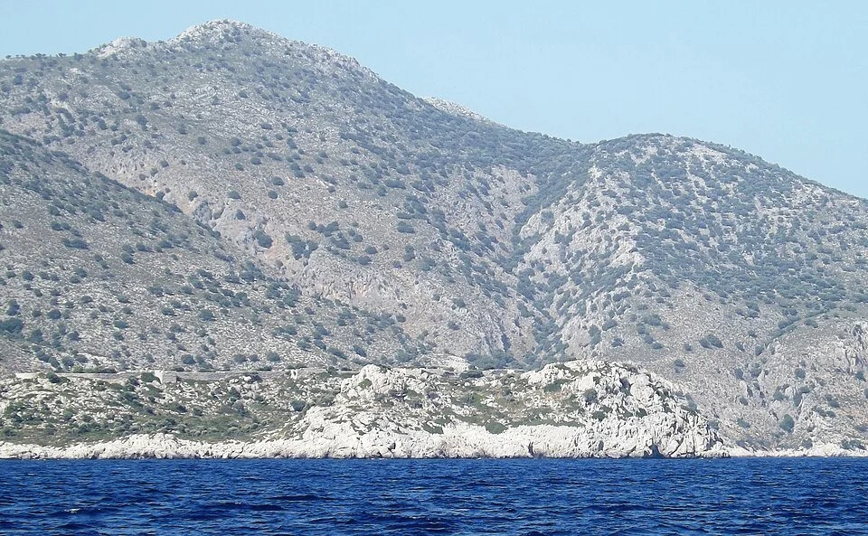 Loryma_Citadel_from_the_sea_-_6_Jun_2013.jpg