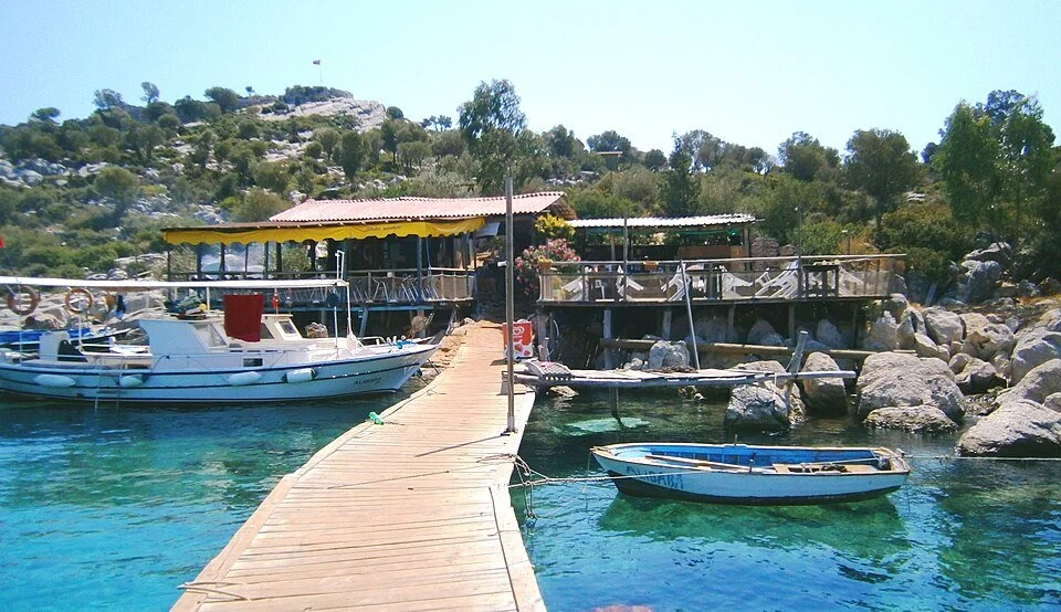 Bozukkale_3_-_panoramio.jpg