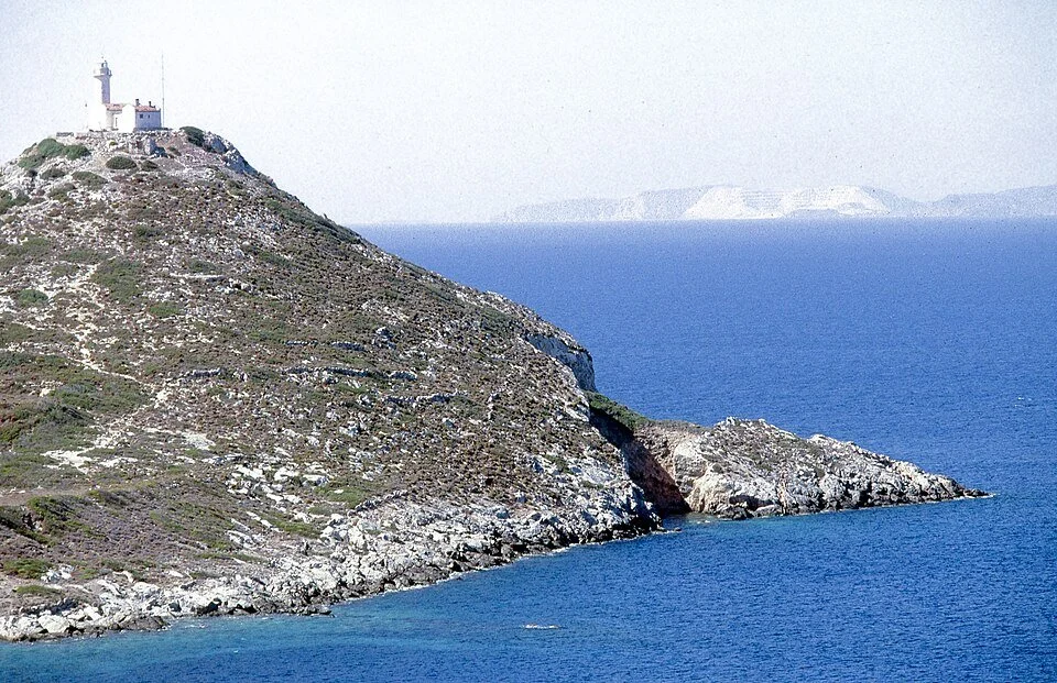 Knidos_view_of_Deveboynu_Lighthouse_95_016.jpg