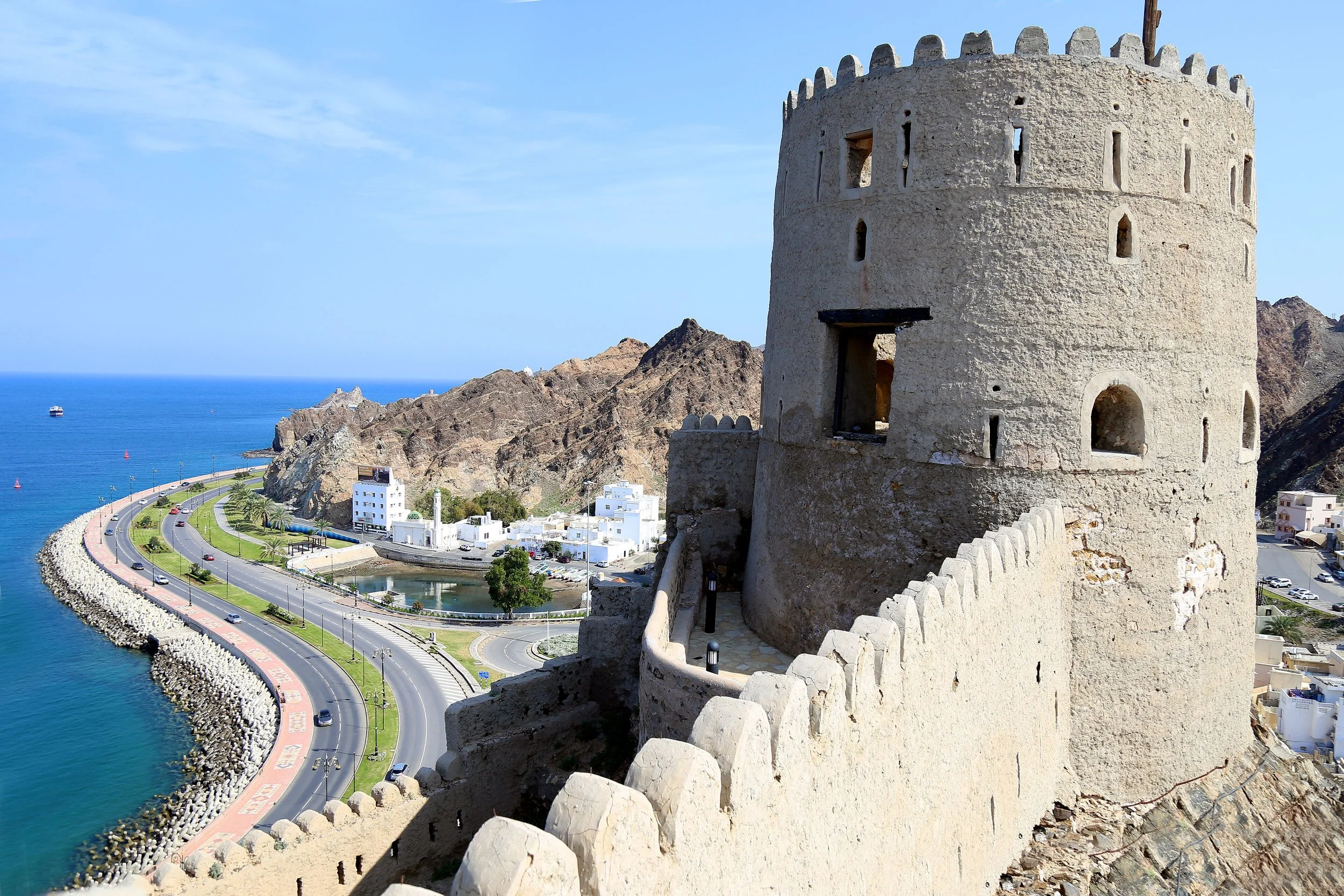 Fort_Mutrah_in_Muscat,_Oman.jpg