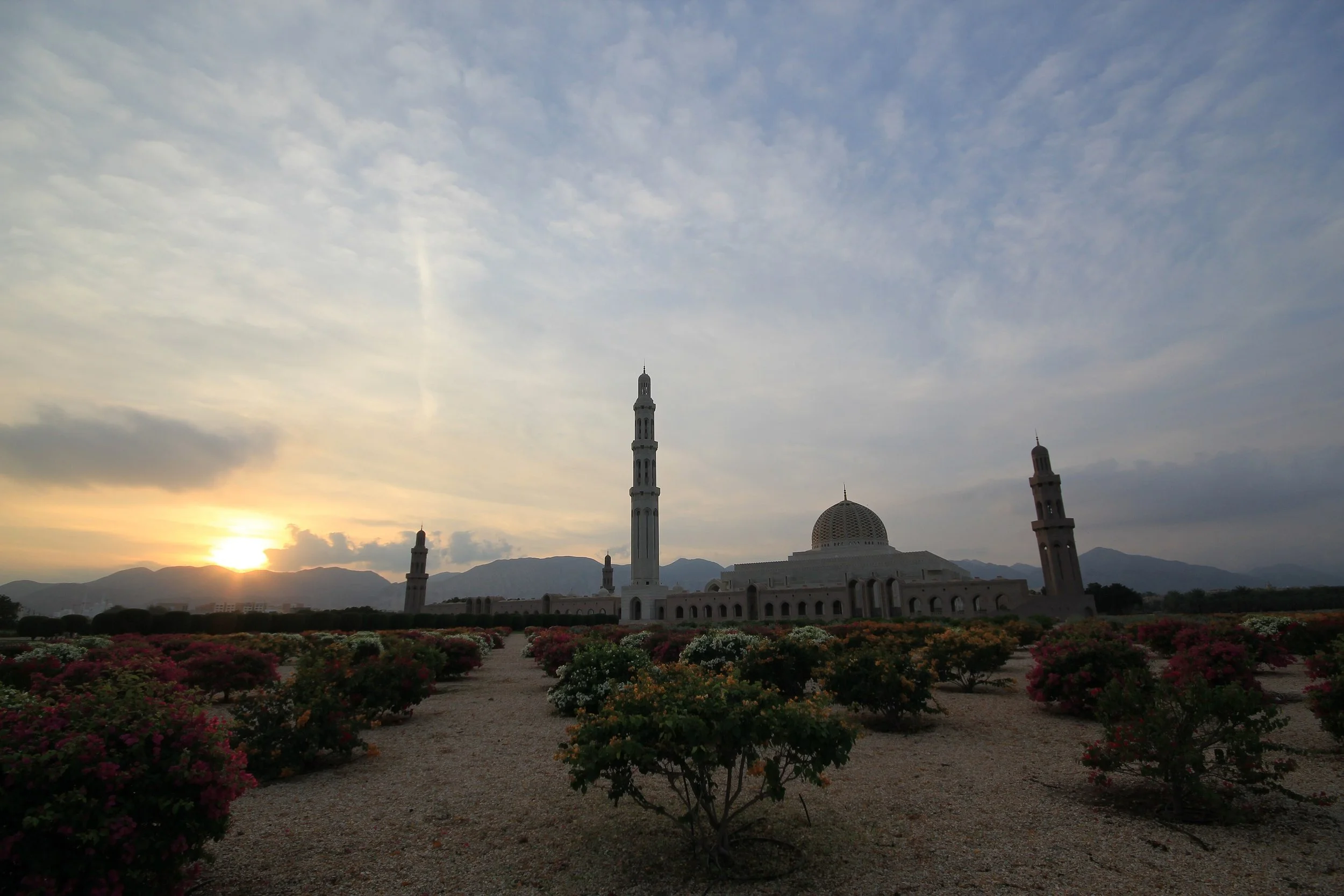 Sultan_Qaboos_Grand_Mosque_(19889998133).jpg