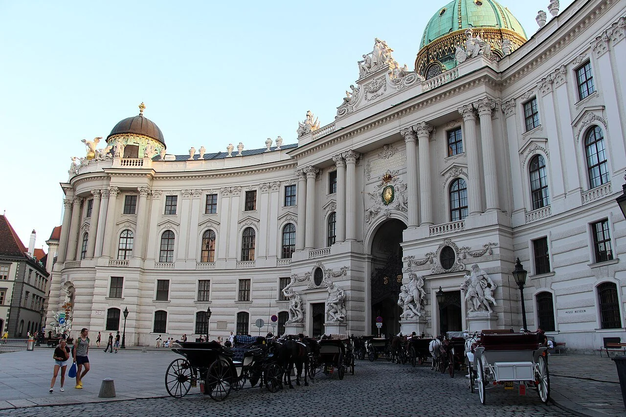 Wien_-_Hofburg_(43898347604).jpg