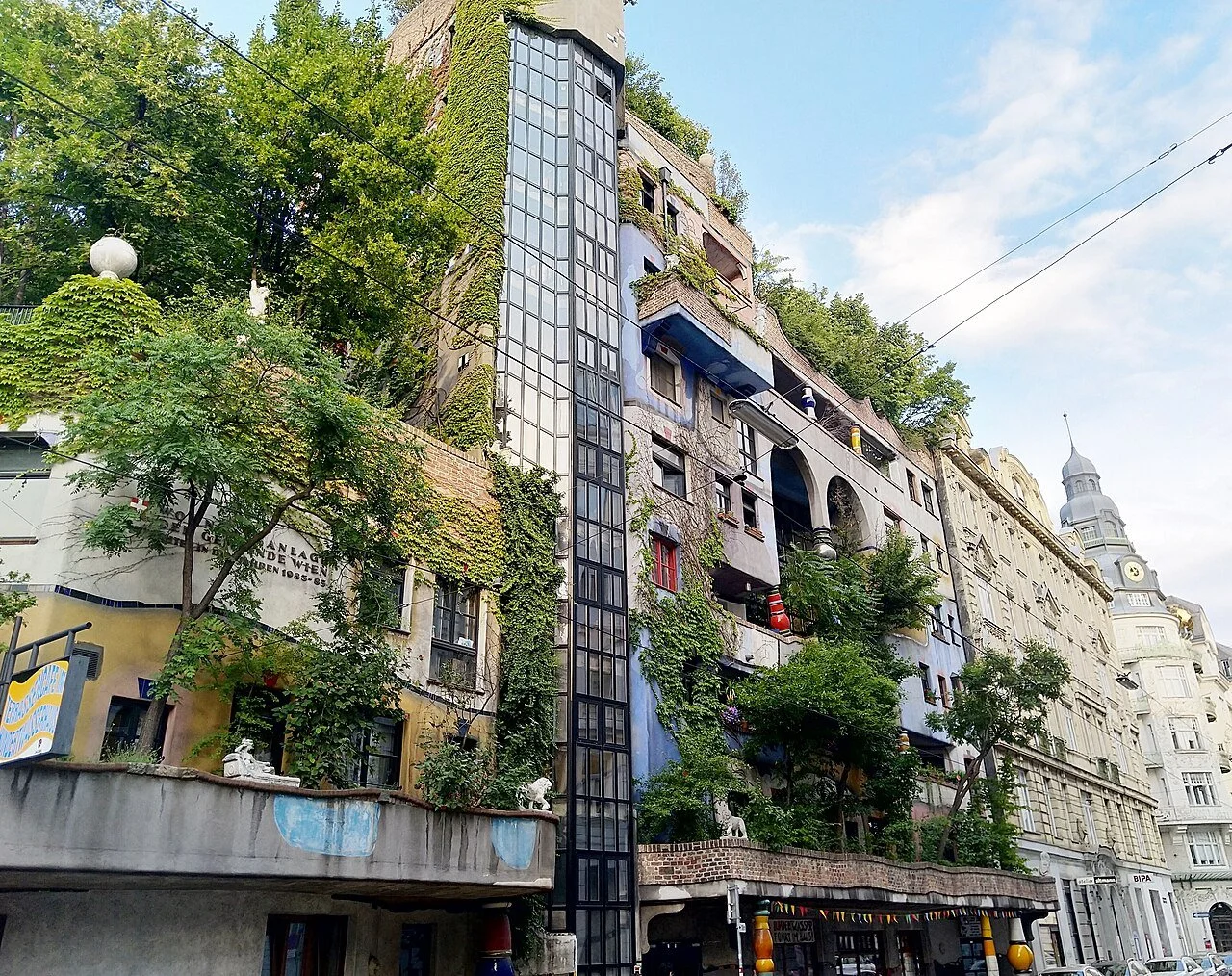 Hundertwasserhaus_(Vienna,_Austria)_(Wien,_Itävalta)_2018_03.jpg