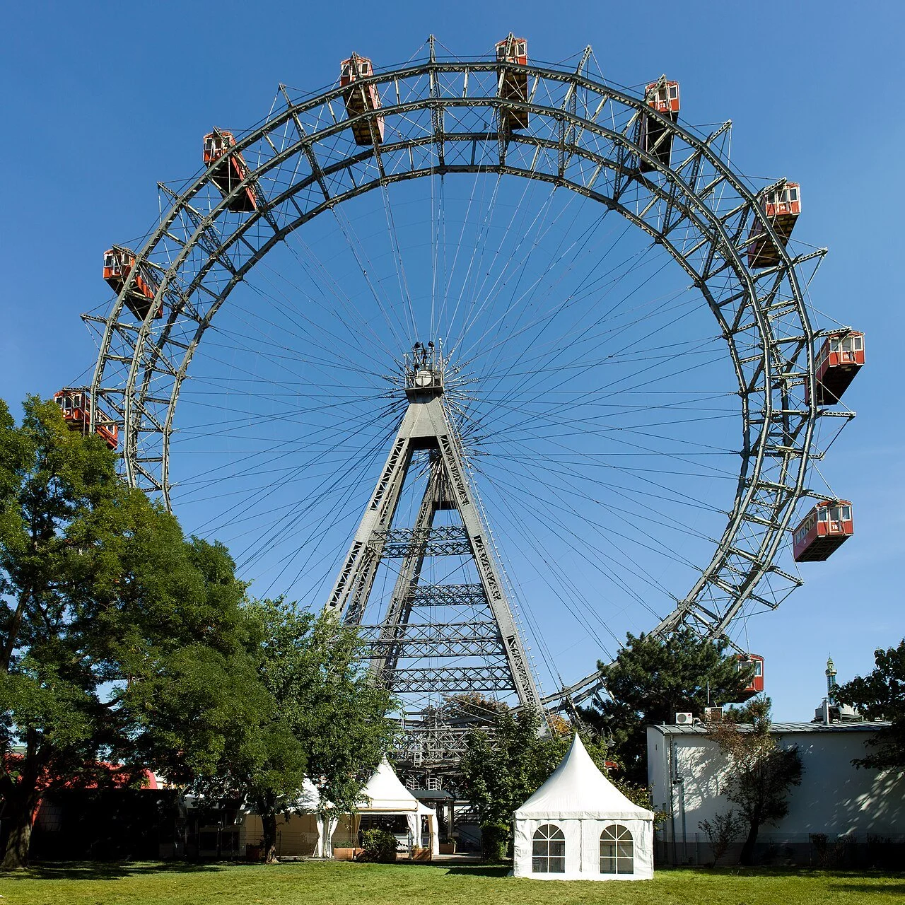 Giant_Ferris_Wheel_Vienna_from_W_on_2010-09-20.jpg