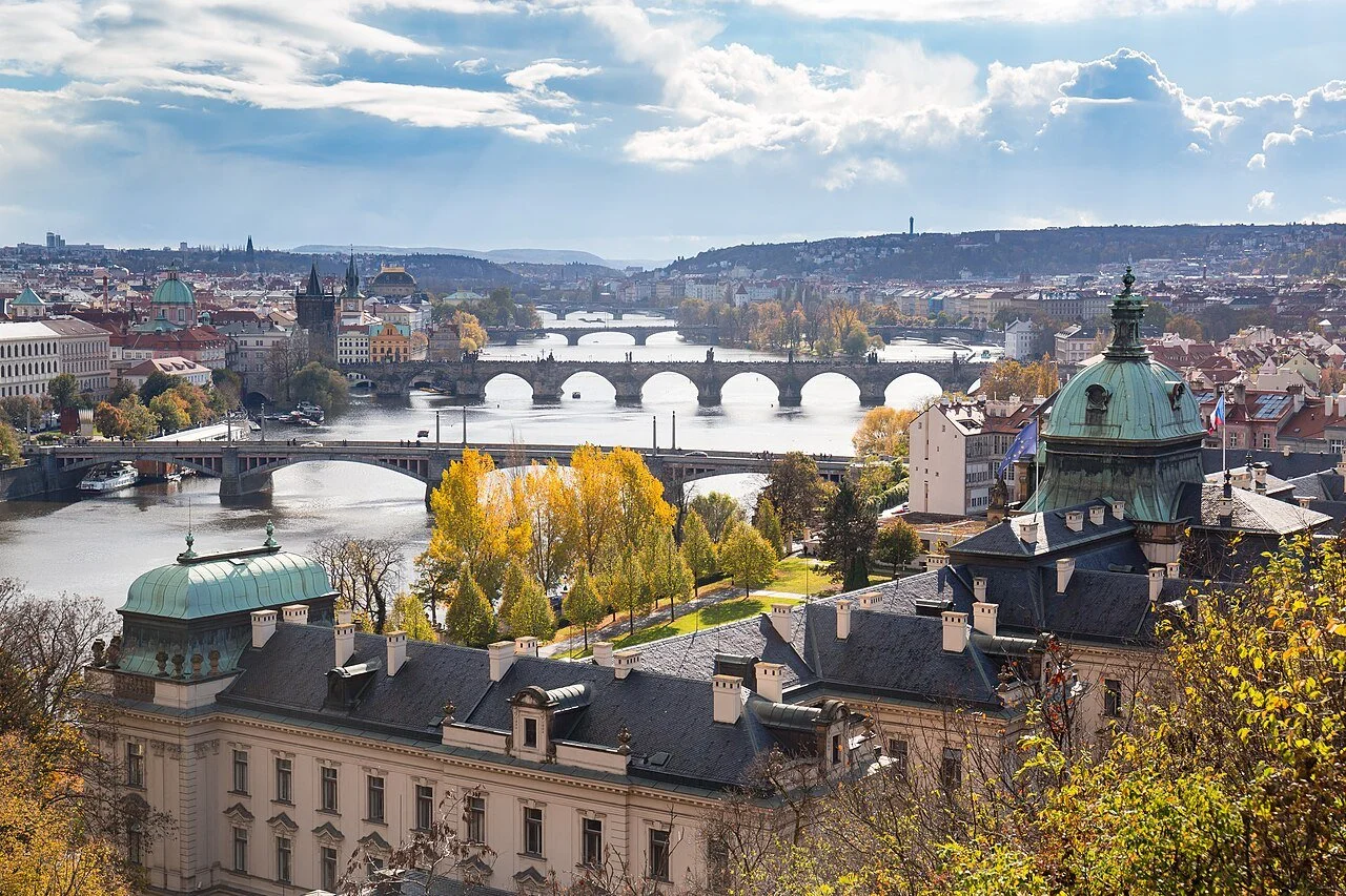 Vltava_river_in_Prague.jpg
