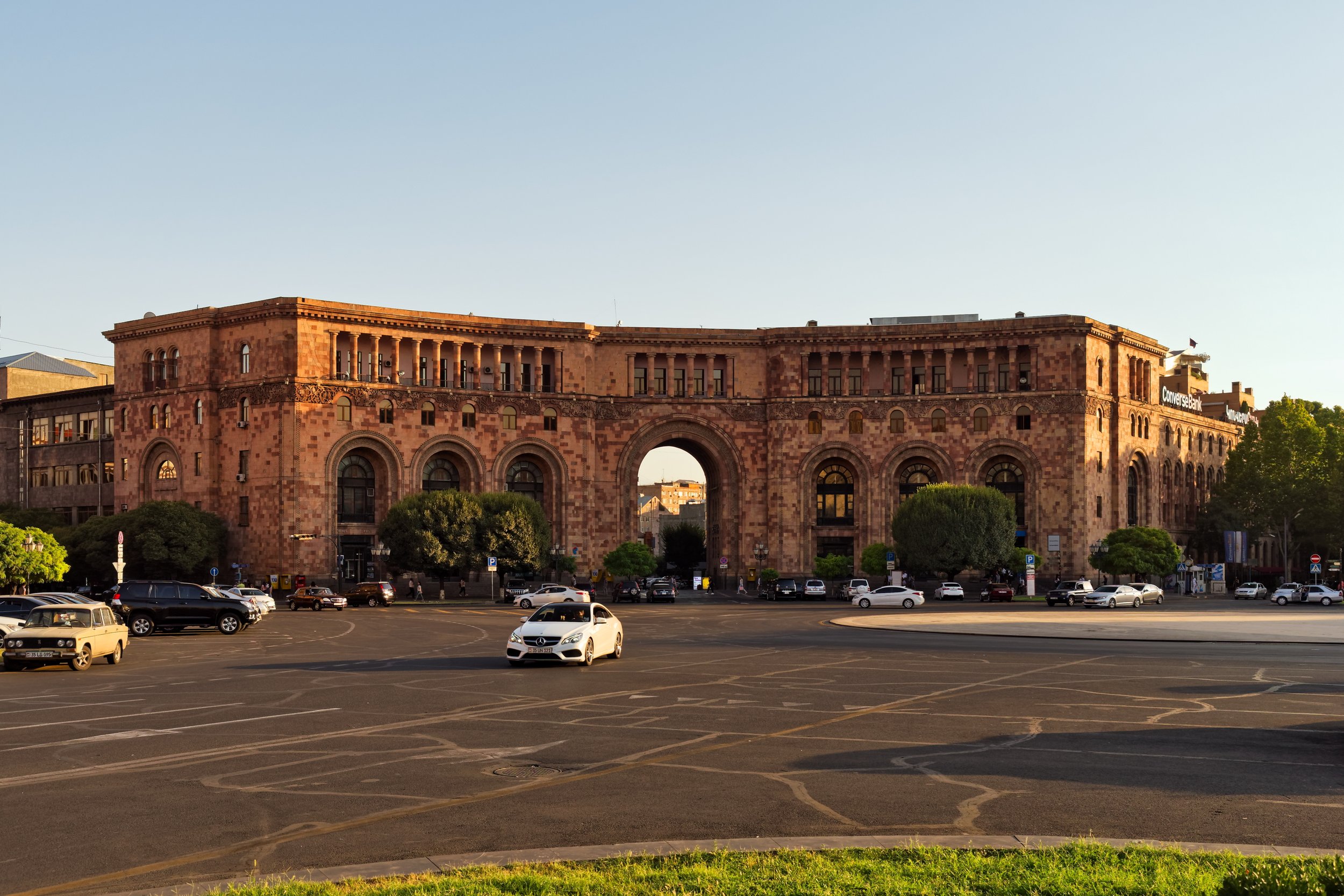 Yerevan._Republic_Square_P8200262_2350.jpg