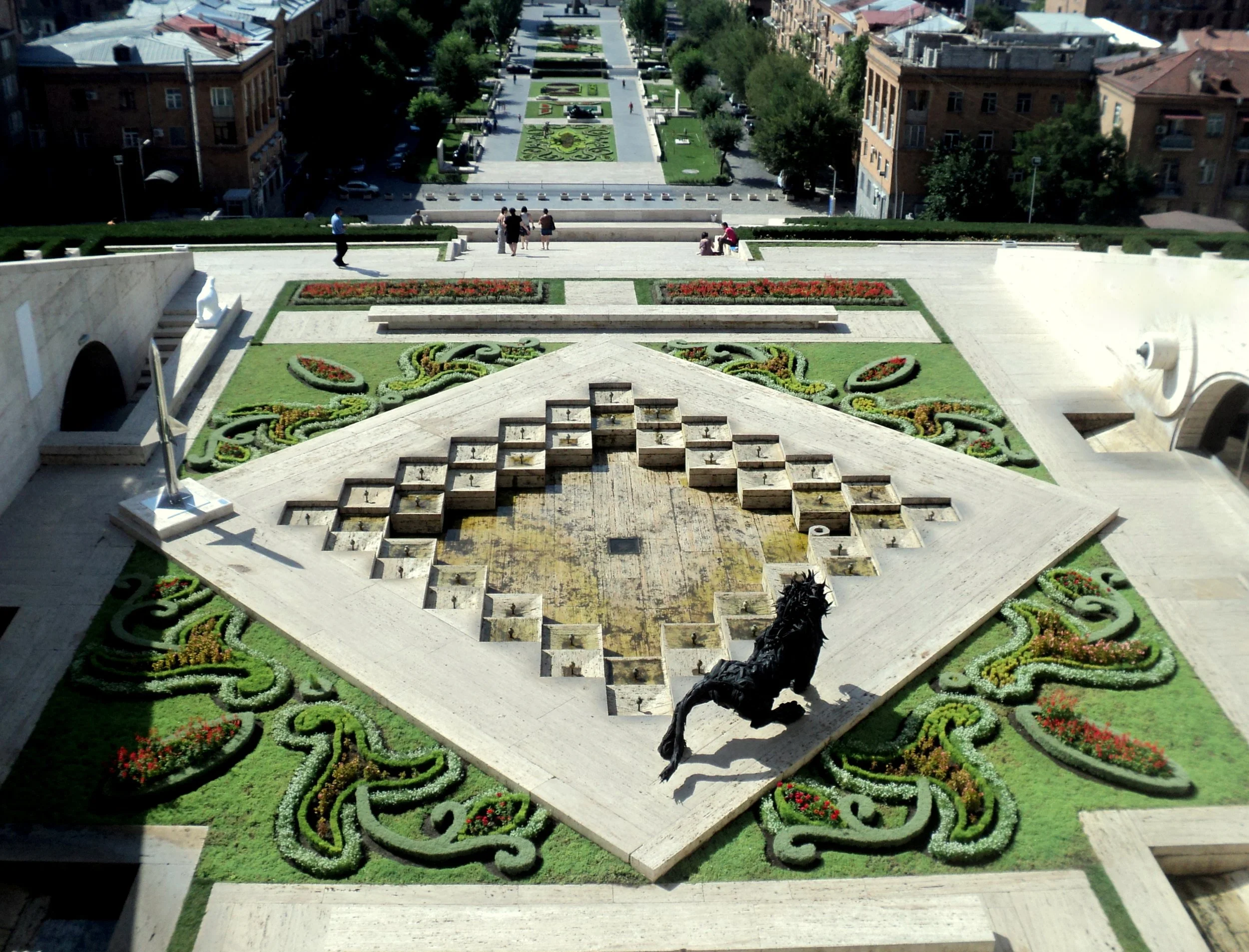 Cafesjian_Center_for_the_Arts,_ArmAg.jpg