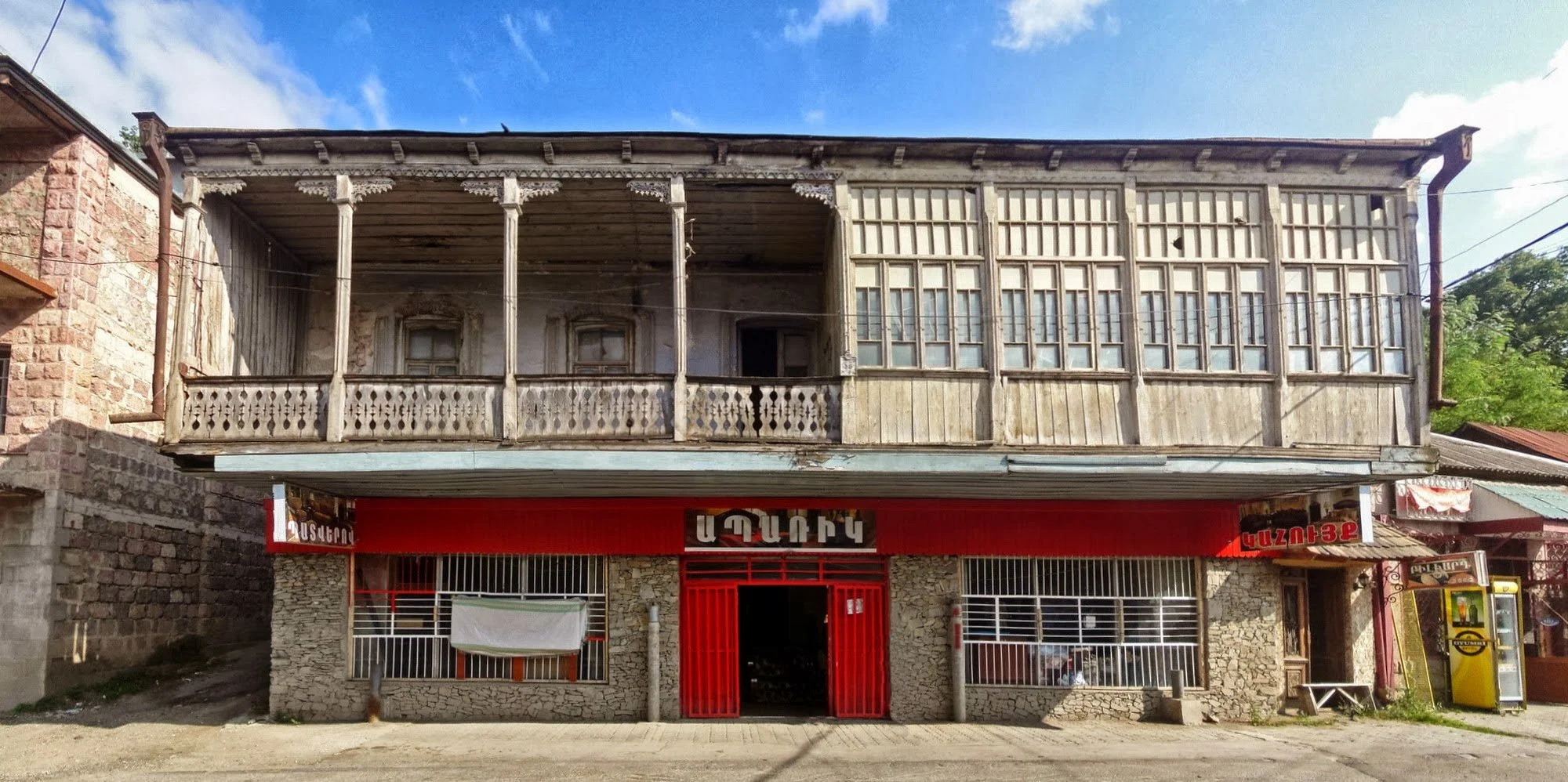 Dilijan,_Myasnikyan_str.,_38,_Old_building_of_dealer_Aslanovs,_1870.jpg