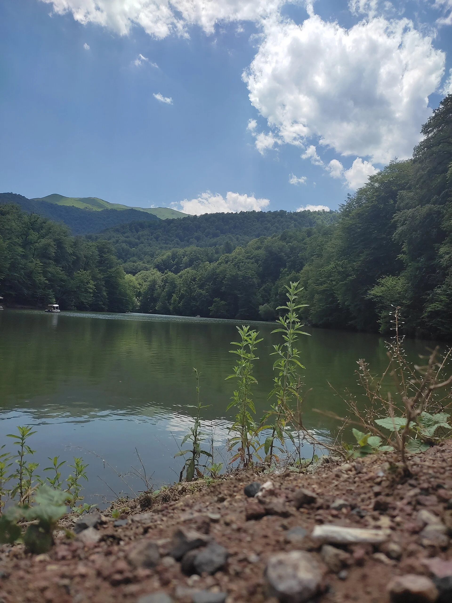 Lake_Parz,_Tavush_region_04.jpg