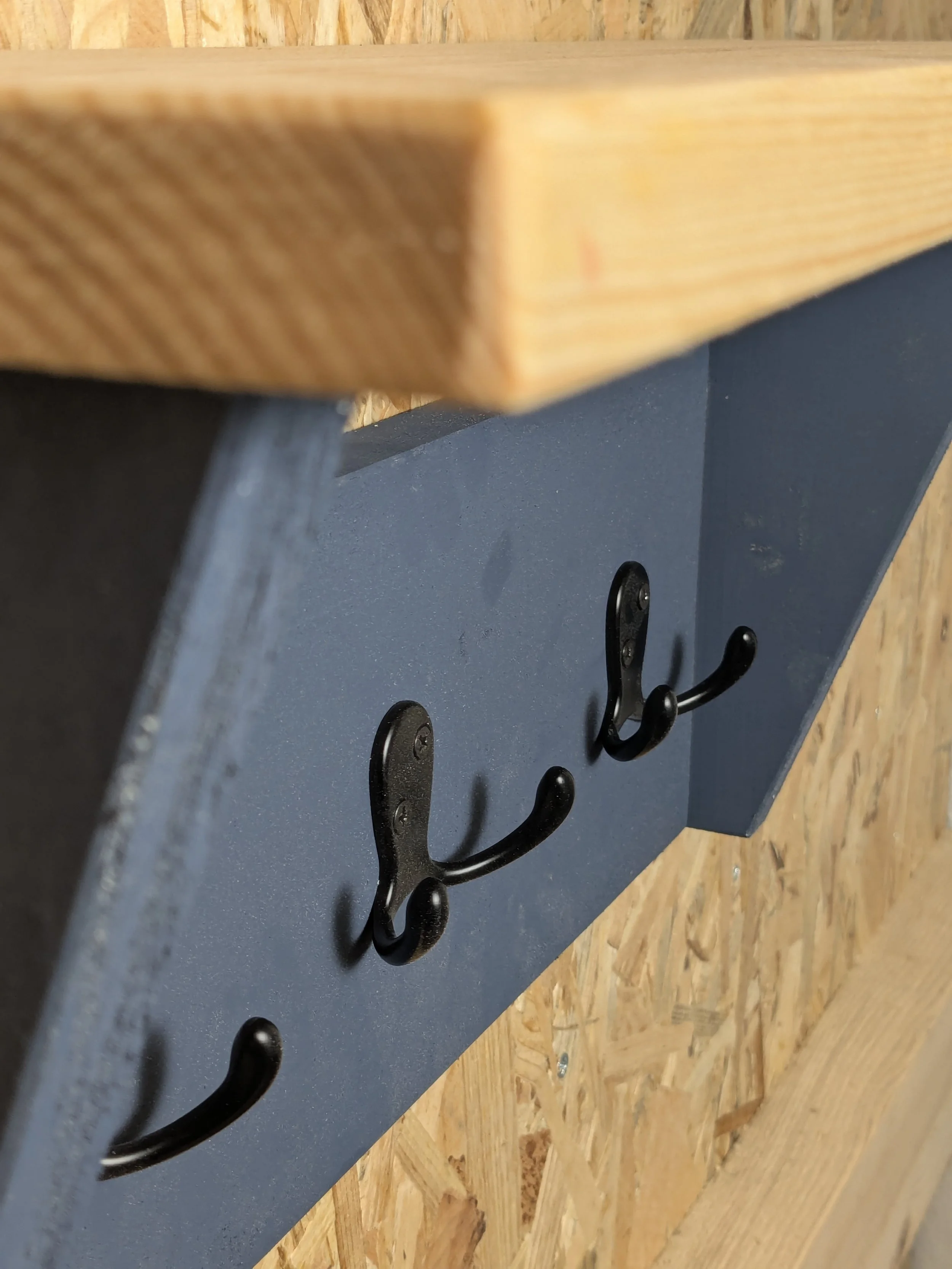 Coat hanger with shelf