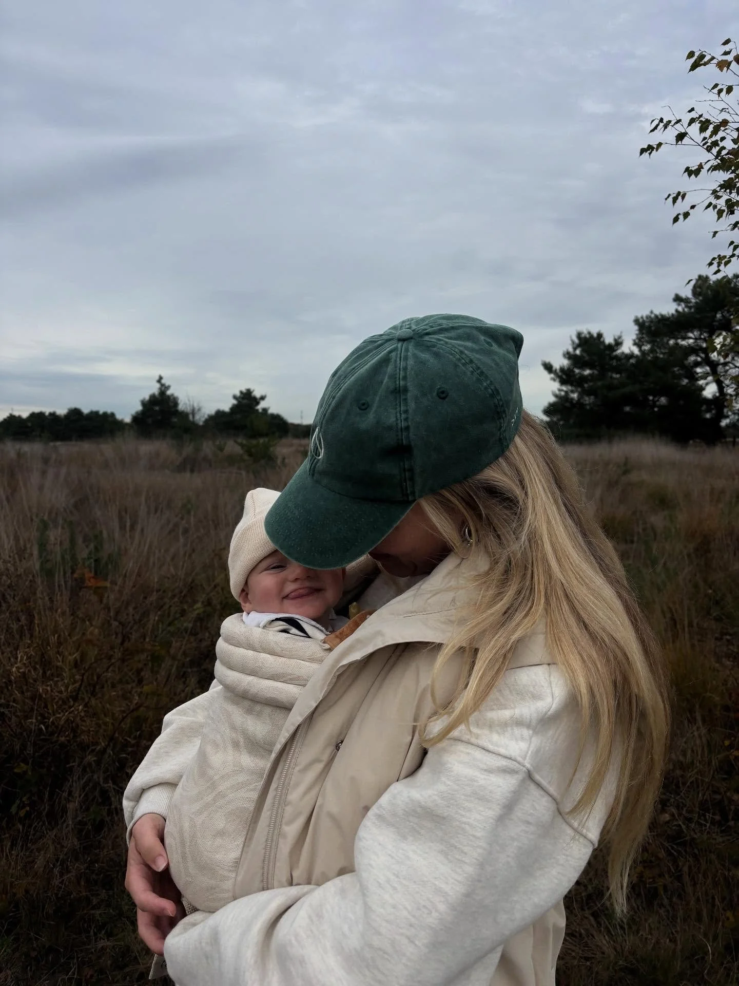 Als vrouw mag je vrouw blijven.
Daar ligt juist je kracht.
En precies vanuit die kracht &mdash; kun je groots presteren.

Wat doe jij om erbij te mogen horen?
Om geaccepteerd te worden?

Er komt een moment dat je jezelf afvraagt:
Waarom eigenlijk?
Wa