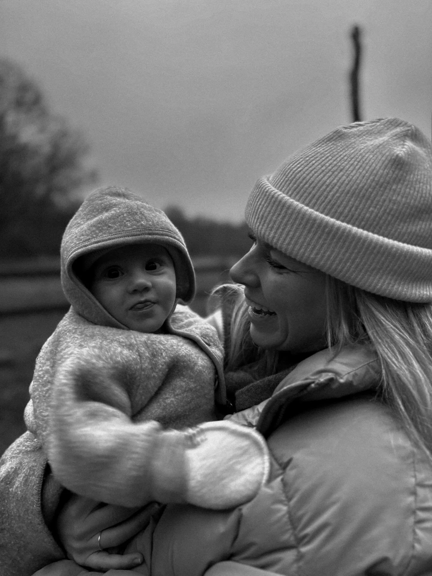 Soms heb je van die momenten dat je overstroomt van liefde.
Nu is zo&rsquo;n moment. 🤍
Maak er een mooie en liefdevolle dag van.