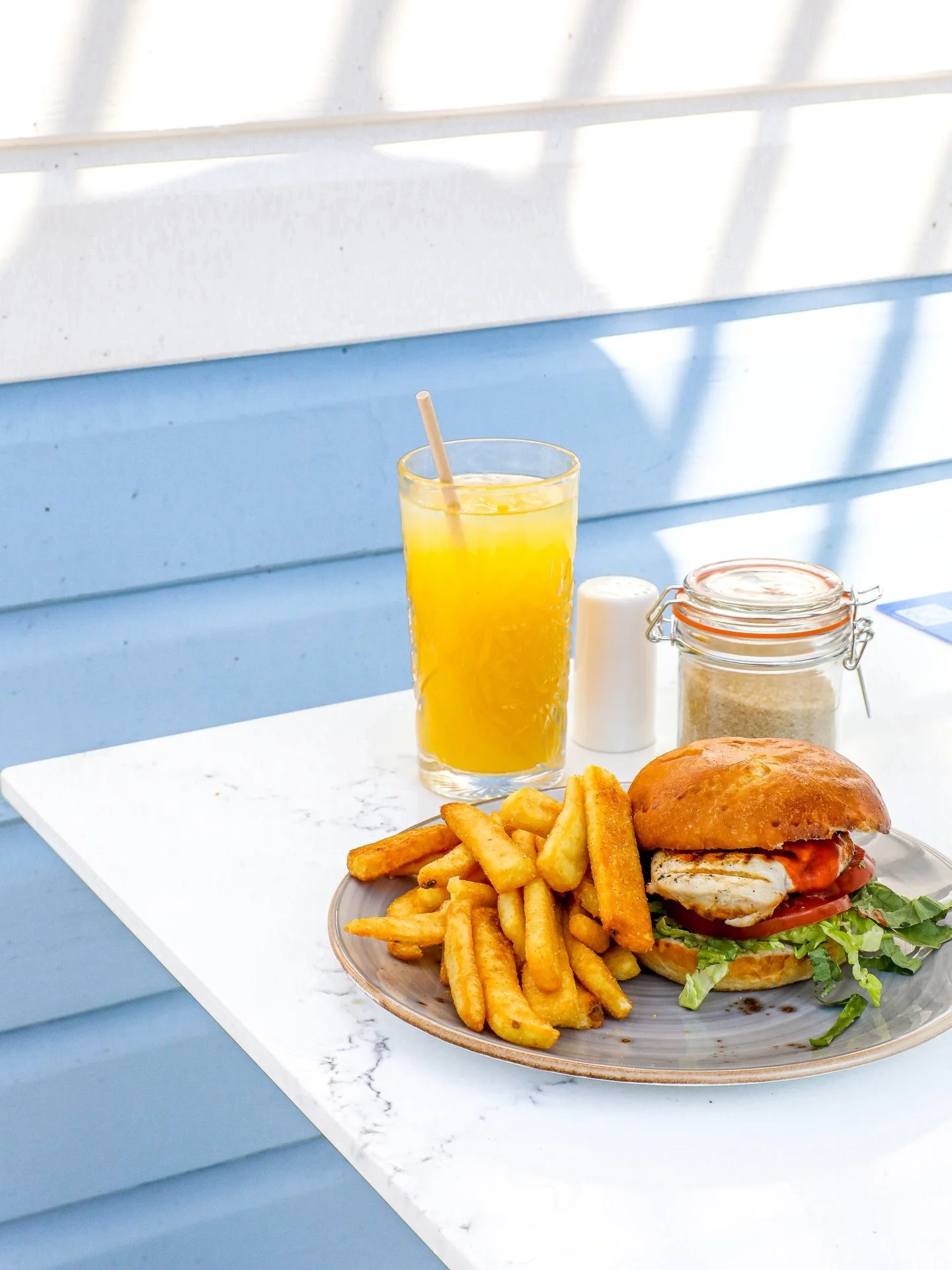 Our Perry Perry Chicken Burger is made for an Aussie Summer, take a bite on this pearler! ☀️⛵️🦈