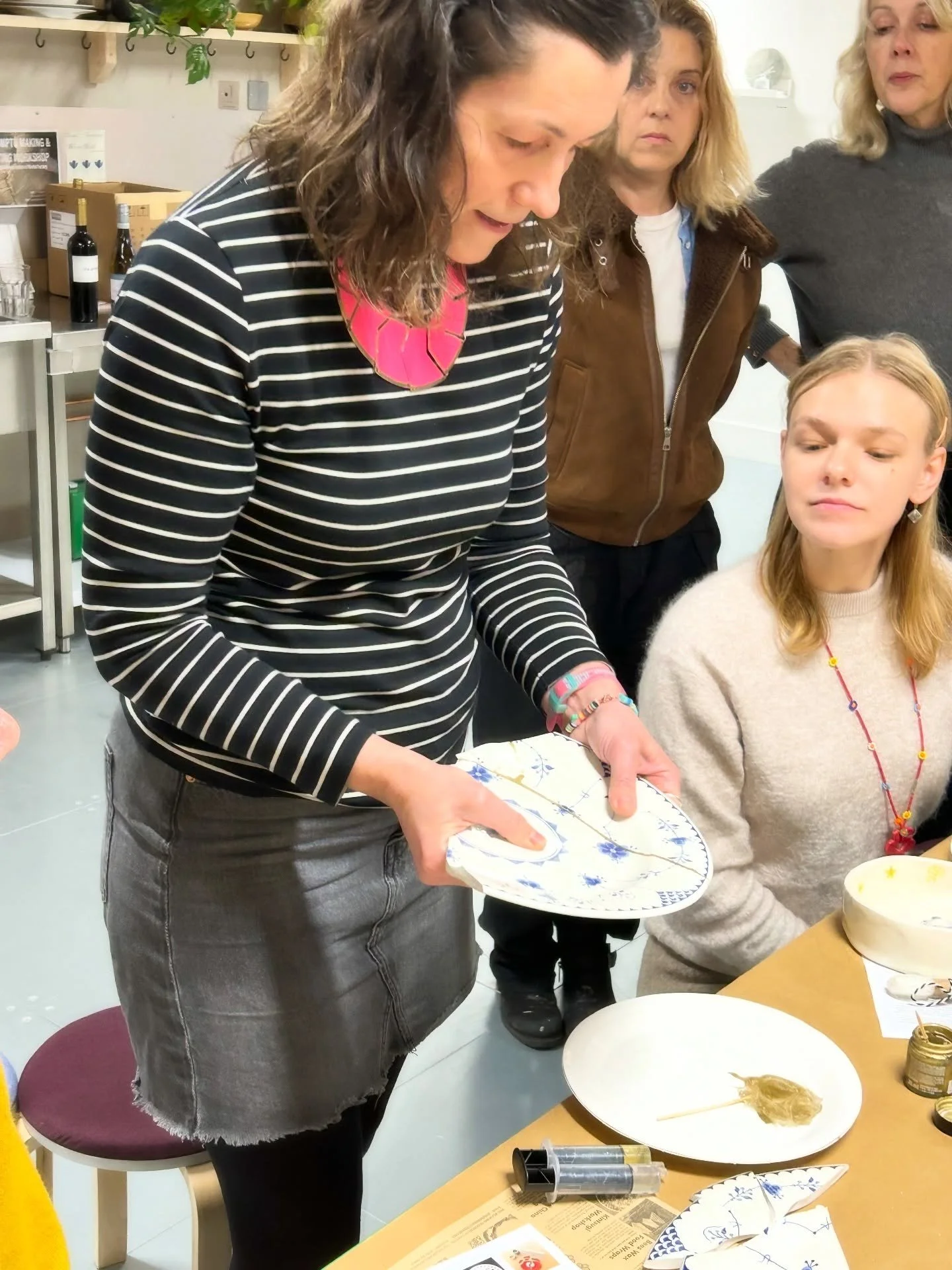 One of the many magical things about Kindred artists is how many varied talents we get to learn from each other. Claire @dotty_by_design , who recently took up membership, kindly shared one of her passions with us yesterday: the art of Kintsugi.

Kin