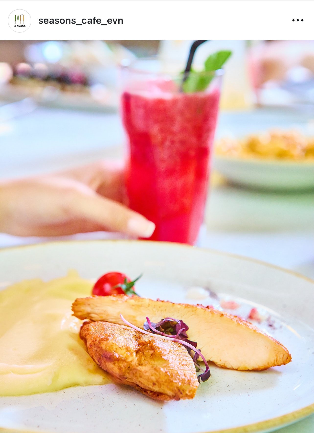 Seasons Cafe & restaurant  04.jpg