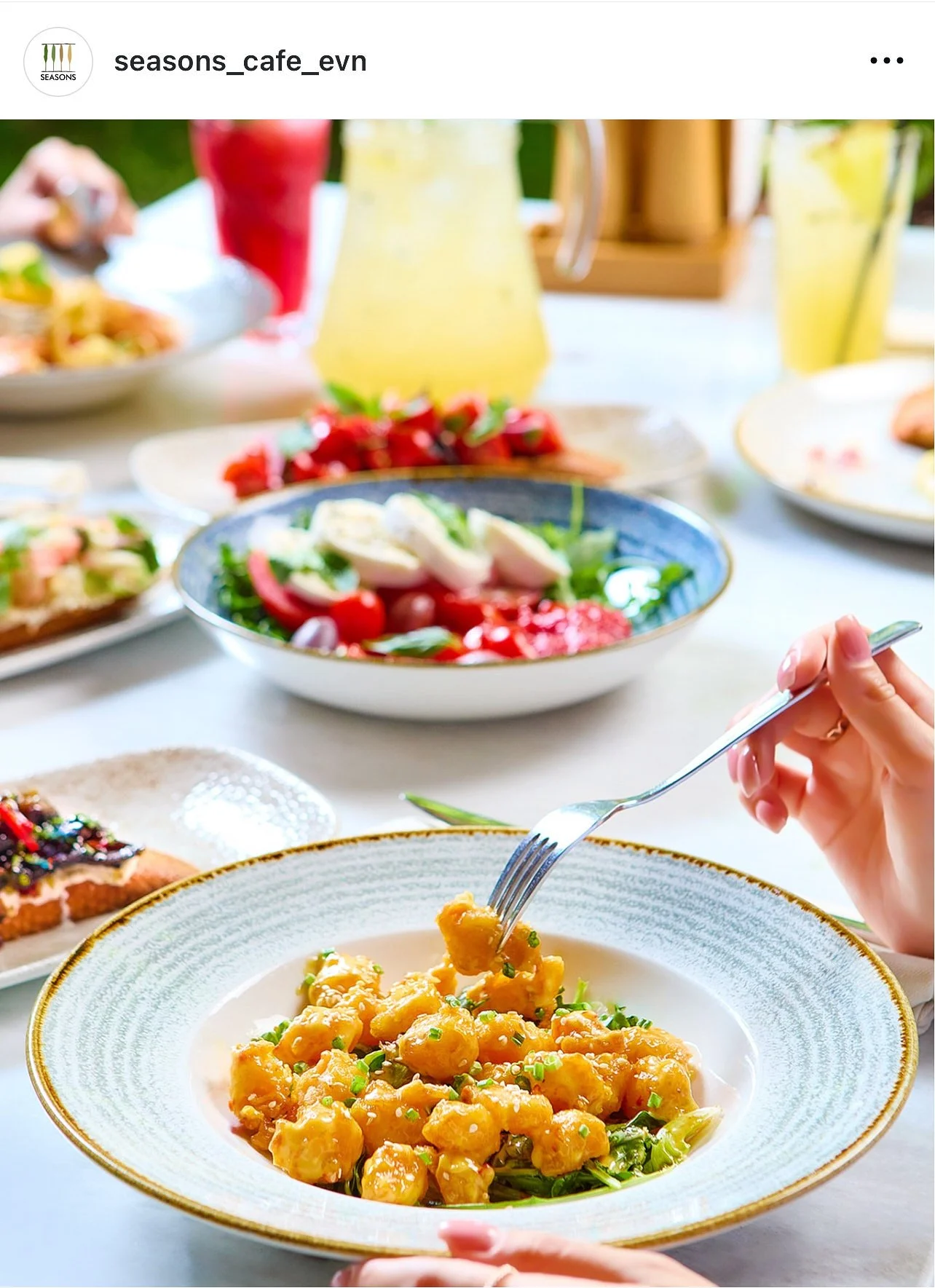 Seasons Cafe & restaurant  05.jpg