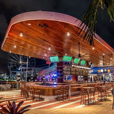 📍Miami, baby! @pier5bayside , a premier entertainment venue at Bayside Marketplace, recently upgraded its audio systems in three bars, a stage, and a games deck.

In collaboration with @drvcsav , K-ARRAY USA elevated the sound quality and coverage a