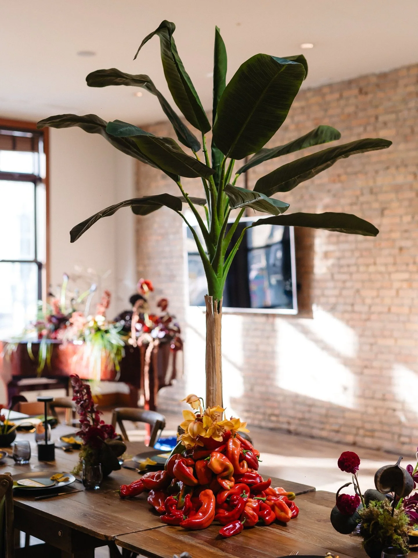 Imagine this. 

You attend an event. The table decor is not the regular faux flowers. Instead it&rsquo;s items you can moon over, take away, and cherish. Real flowers, fruits, books, seashells, etcetera.

We&rsquo;re making a case for table decor ide