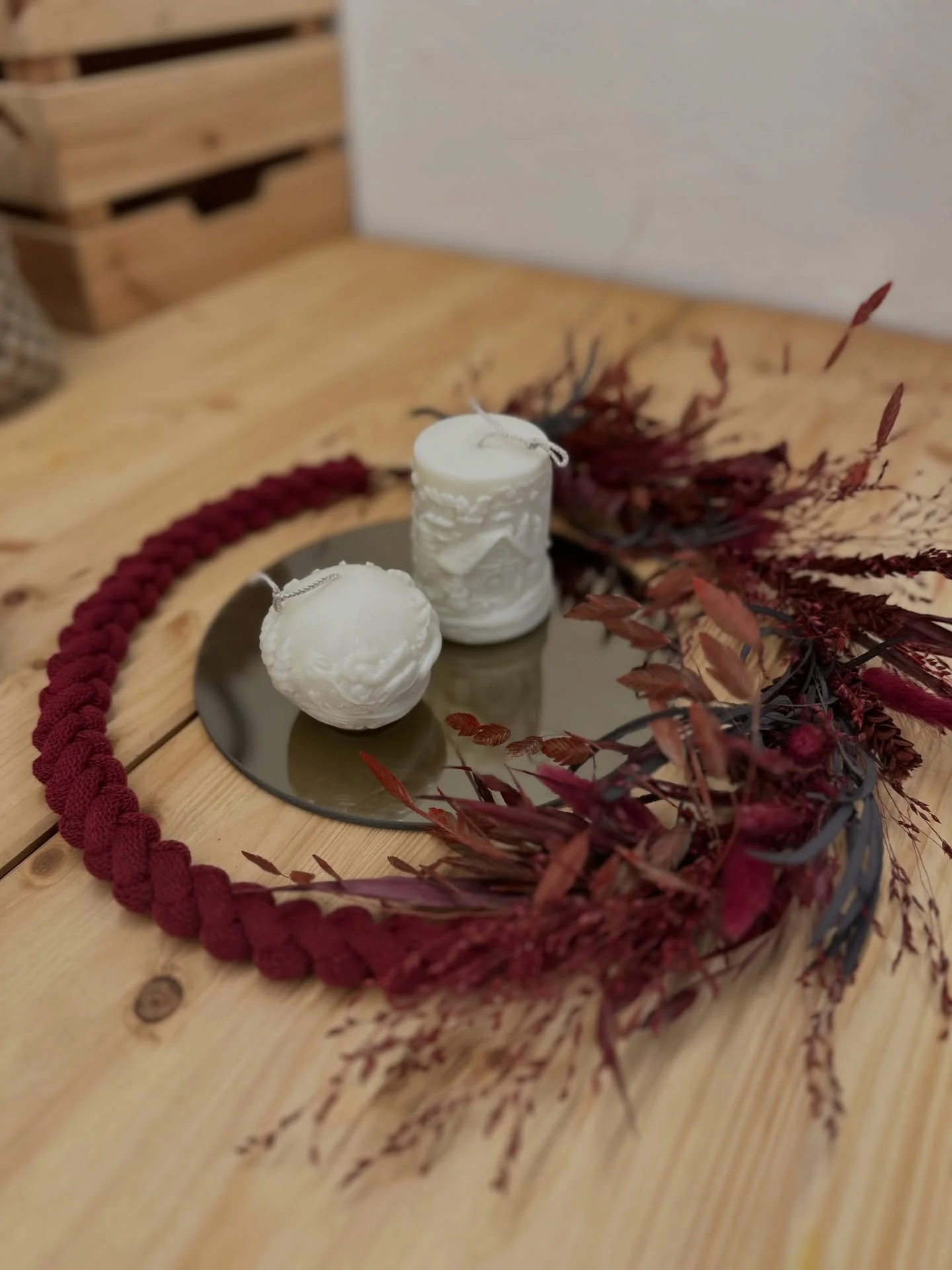 La Ghirlanda ✨

o anche un bellissimo centrotavola!

Realizzata con una composizione di fiori e foglie stabilizzati che rimarranno belli sempre ✨
un regalo bello, artigianale e versatile, che trover&agrave; sicuramente il posto giusto in ogni casa 🏠