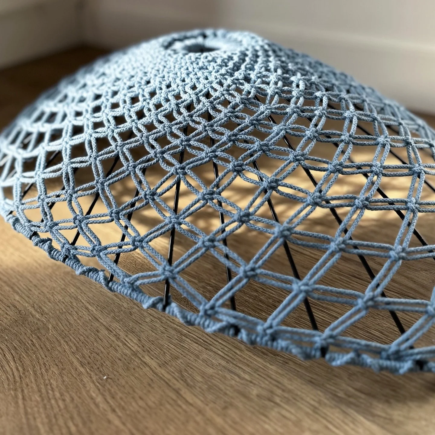 ✨ ILLUMINAZIONE ✨

Ram&eacute; &egrave; anche home decor, ma non solo cesti, organizer e runner&hellip;
Possiamo creare insieme ogni dettaglio per arredare e rendere unico ogni ambiente della casa 🏠 

Un paralume pu&ograve; aggiungere carattere e ca