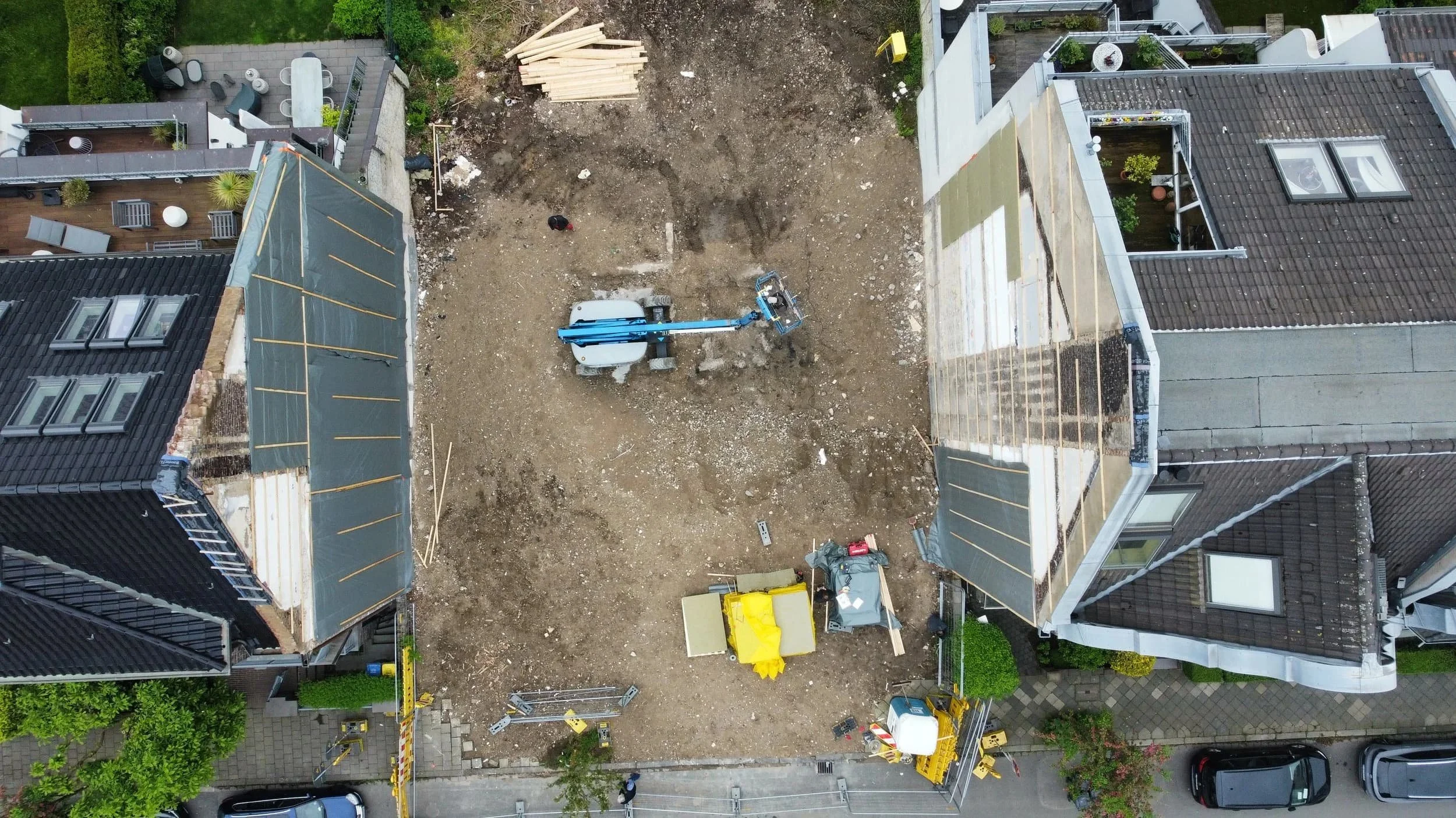 Fertigstellung des Abbruches eines Mehrfamilienhaus in Düsseldorf durch Steeg Abbruch