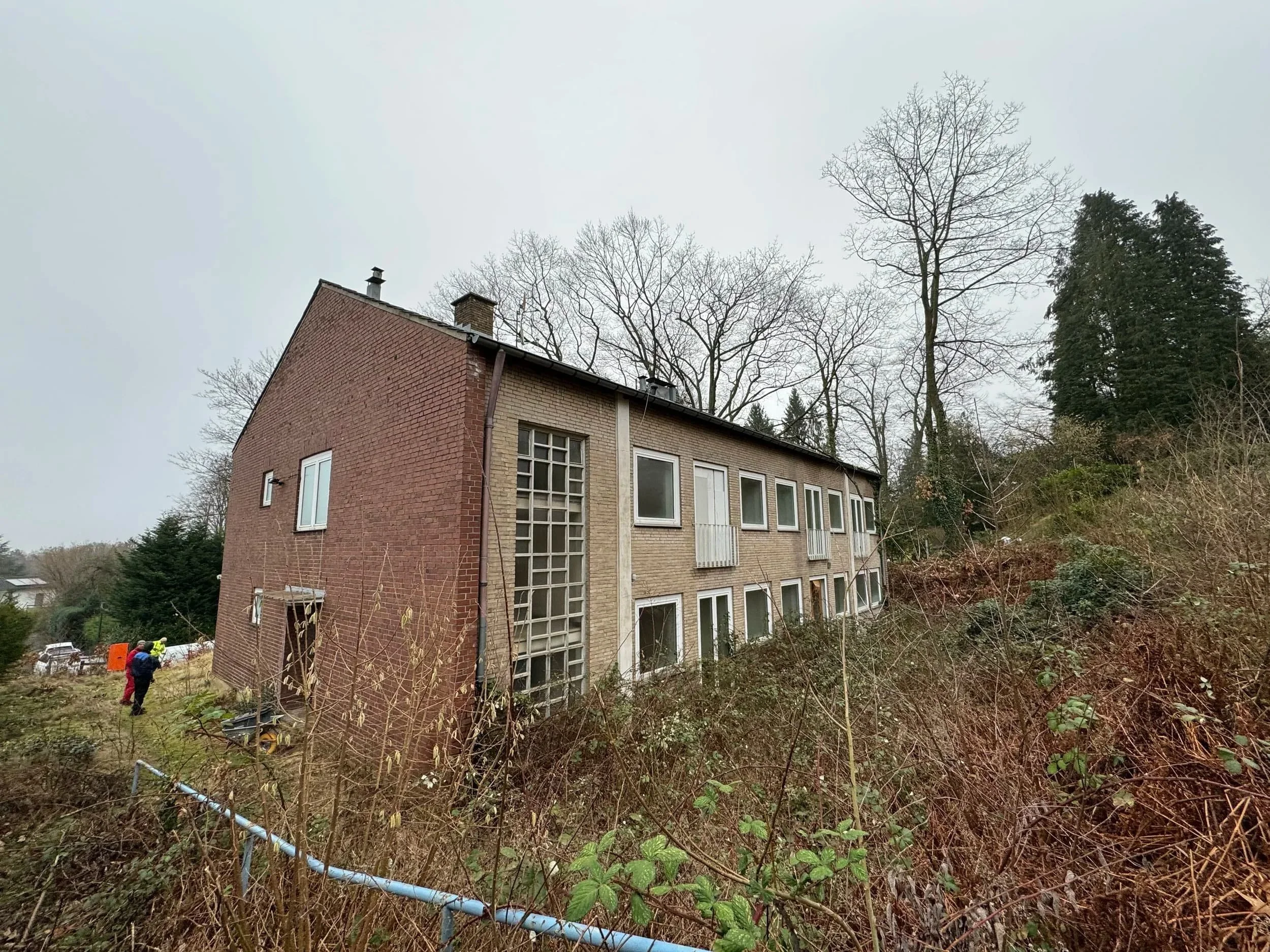 Rückseite eines Mehrfamilienhauses in Aachen Steeg Abbruch