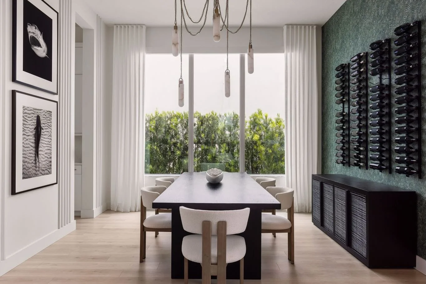 The right amount of drama on this before and after 💫 @amandajamesphoto 

#InteriorDesigner #PalmBeachGardens #DiningRoom #HomeDesign #CoastalLiving