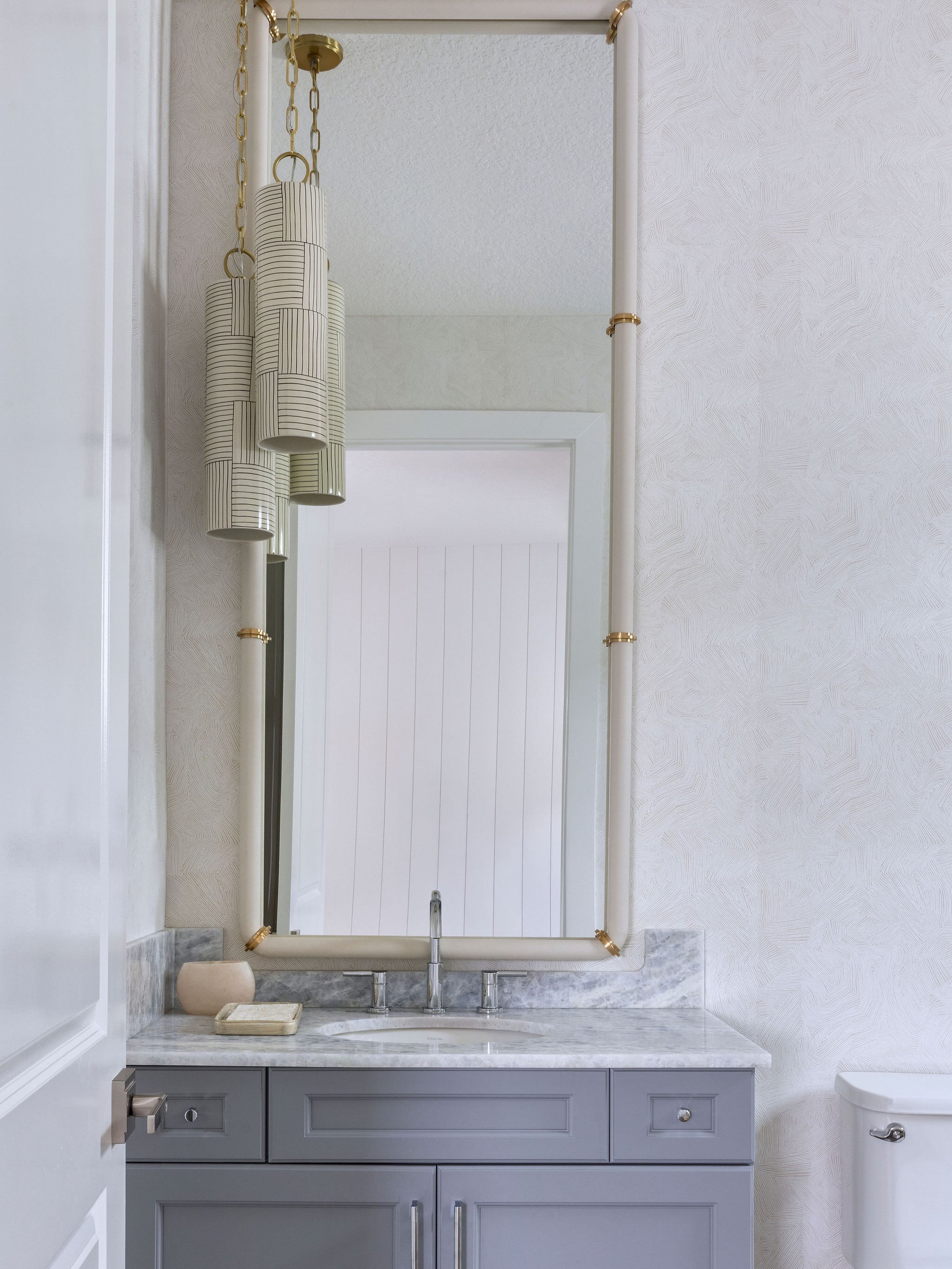 The refresh you need 😄

#GuestBathroom #Renovations #PalmBeachGardens #InteriorDesign #CoastalLiving Before and after