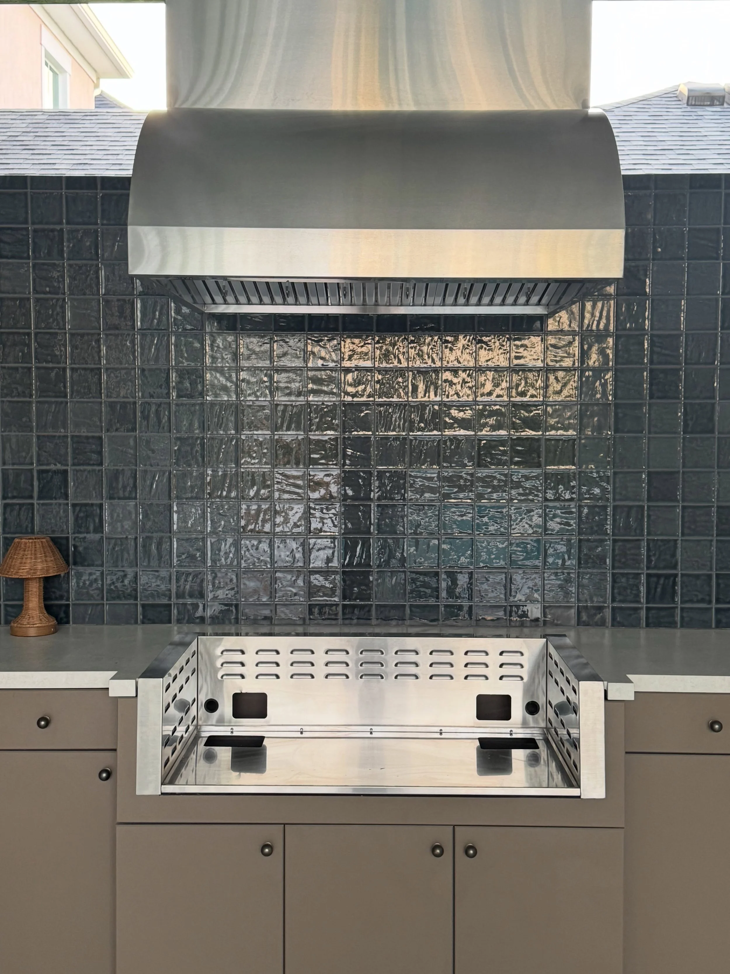 Almoooooost ready for some outdoor cookin&rsquo; just in time for this FL heat to settle down 🥲
+ We can&rsquo;t wait to share the details!

#OutdoorKitchen #InteriorDesigner #PalmBeachGardens #JupiterFL #WeekendVibes