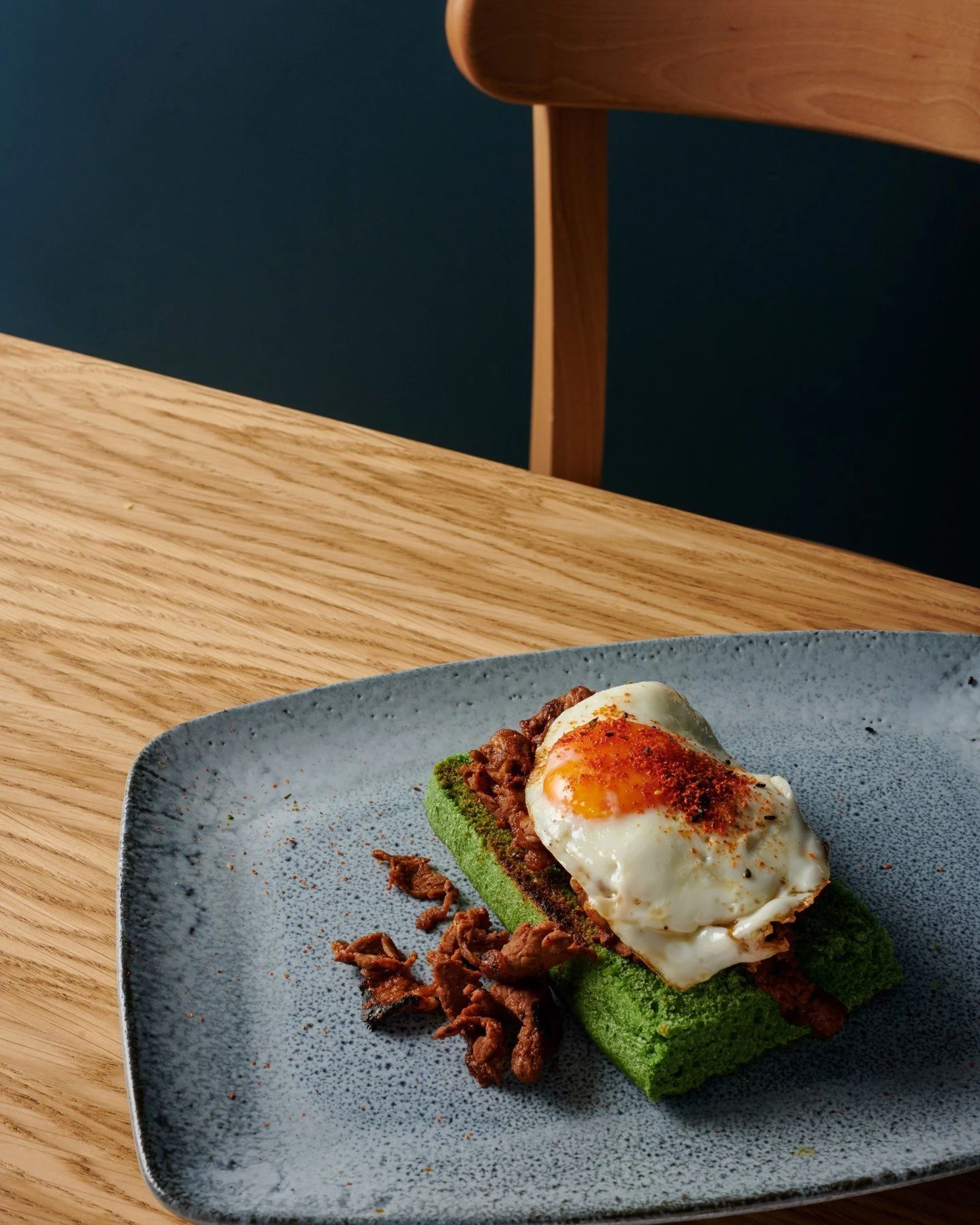 Have you tried our hot brunch plates yet?
Taking inspiration from Korea, this is beef bulgogi with kimchi on our unique green matcha bread (toasted), topped with a fried egg and furikake seasoning. | £10.90
