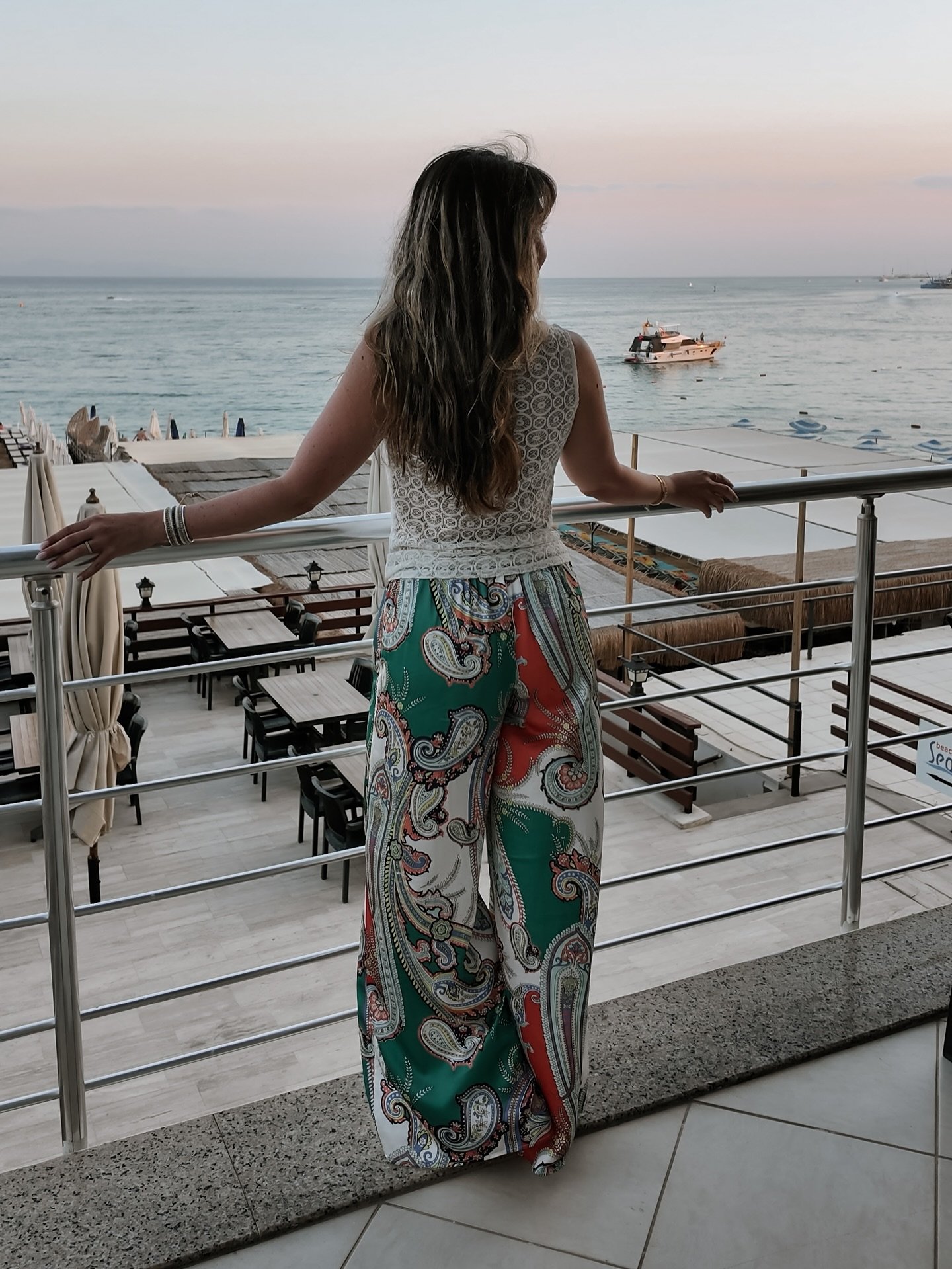 Didim by day and by night ✨
Sun-soaked mornings by the sea, golden hour strolls, and ancient ruins glowing under the stars &mdash; this Aegean town has a little bit of everything 🌊🏛️

#didim #altinkum #turkeytravel #aegeancoast #turkeyvacation #tem