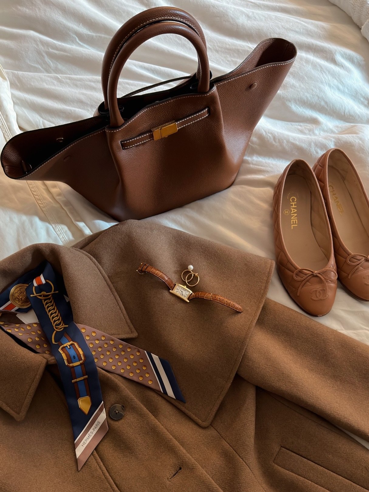 Bits and pieces of the week - the quiet cuts.

#NYCStyle #QuietLuxury #WeeklyEdit #ModernElegance #LifestyleDiary

NYC lifestyle, quiet luxury style, weekly photo dump, modern elegance, neutral fashion, everyday luxury, understated style, minimalist 