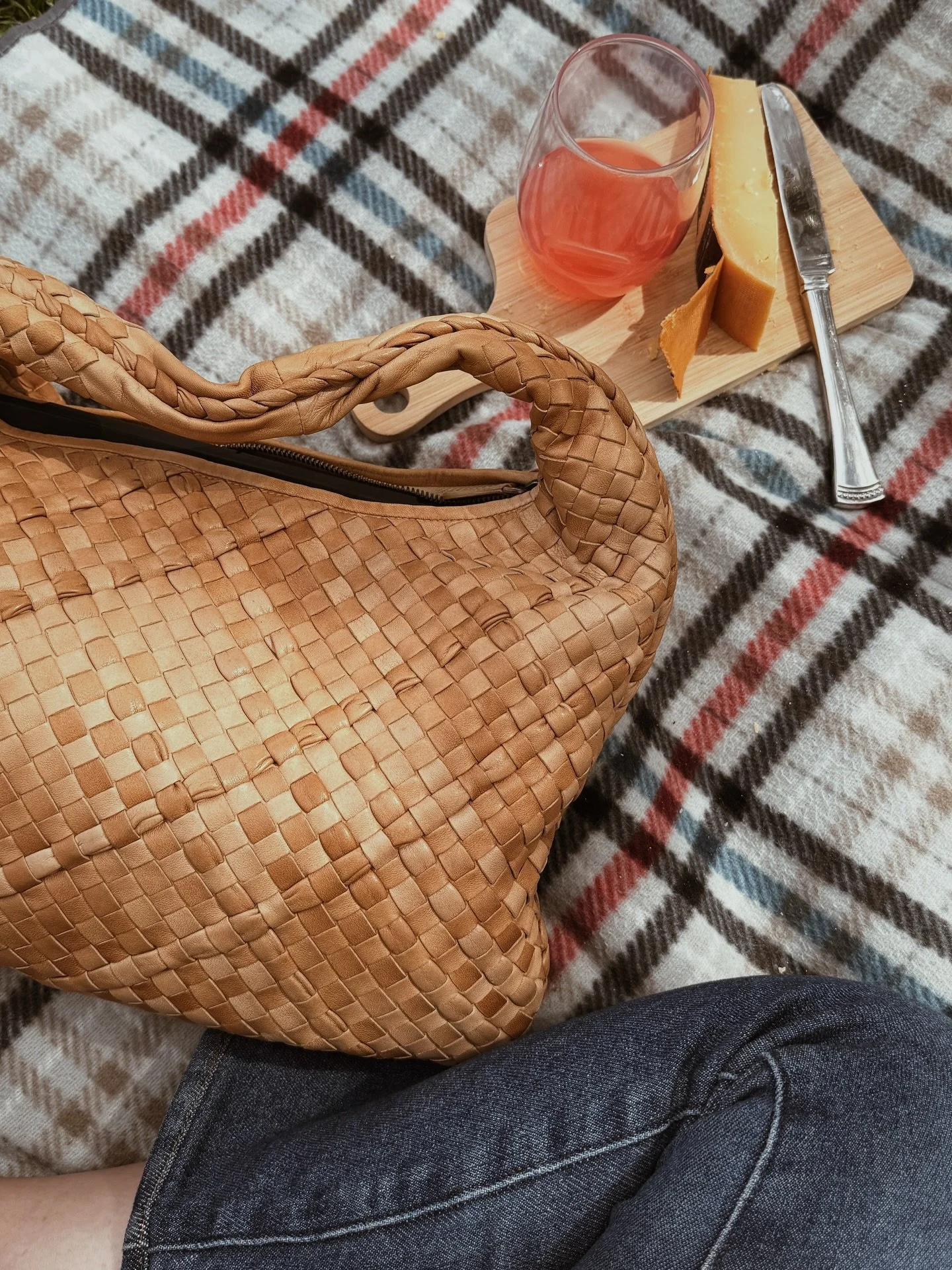3 bags I&rsquo;m wearing on rotation this spring (all vintage) ☀️🤍🌿

1. @newbottega intrecciato small hobo bag
2. @celine medium trifold bag
3. @celine micro belt bag (that shade of green 💚)

#springbags #bagsonrotation #vintagebags #bottegabag #c