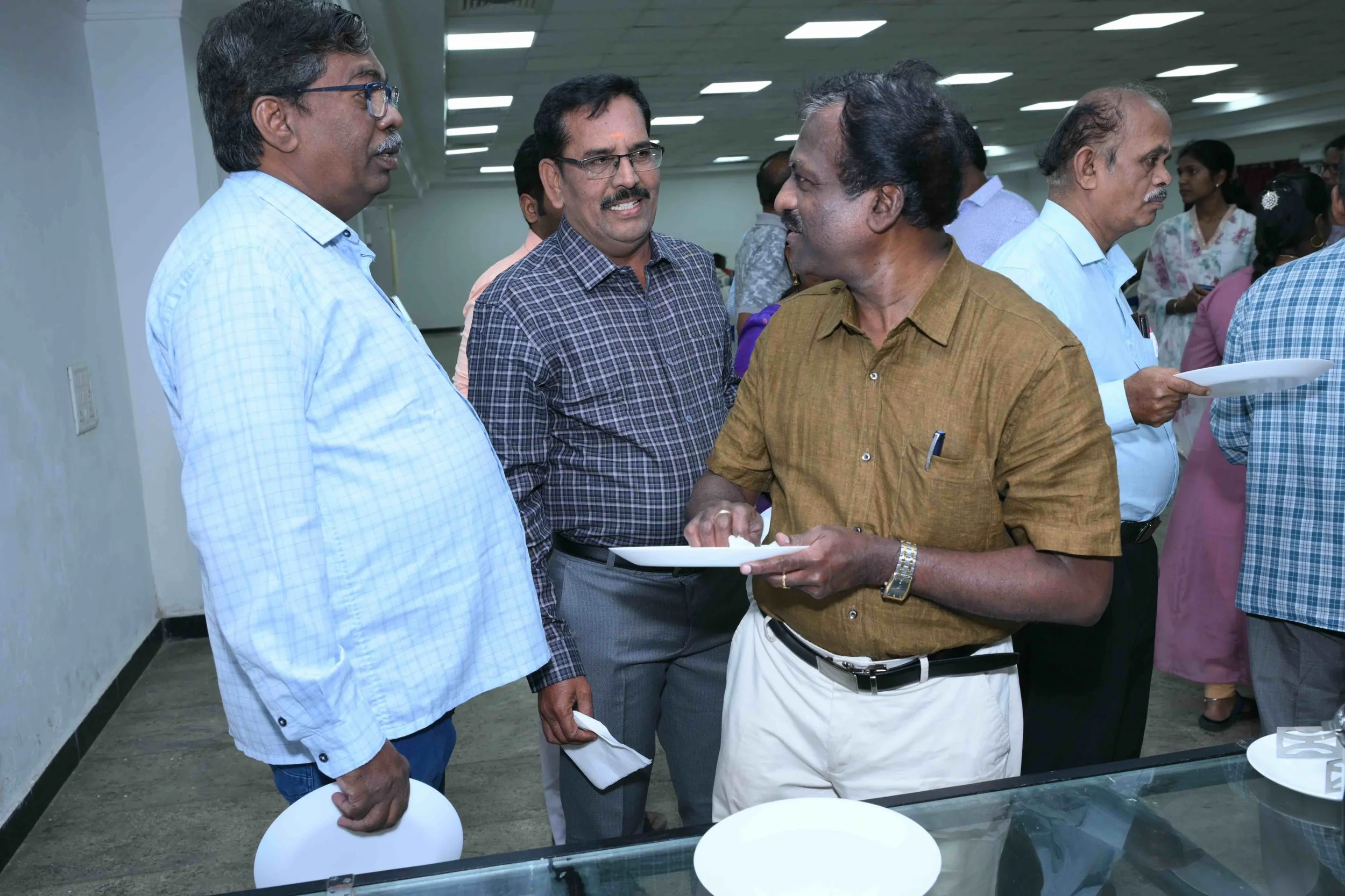 Prabhakar, Thavamani and Parthasarathy are more interested in seeing each other than the lunch.