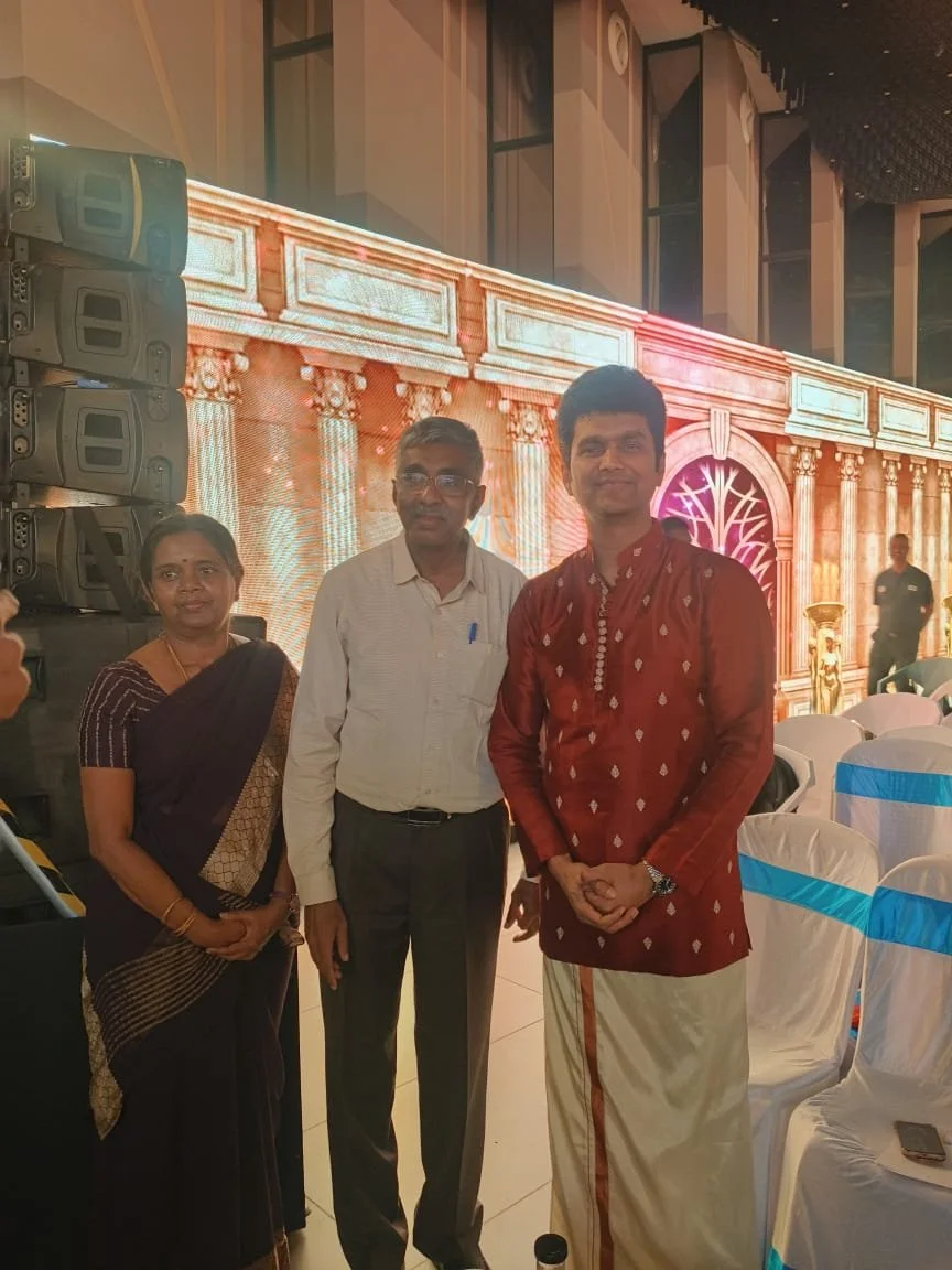 Palanikumar and his wife Latha met with the stage comedian Erode Mahesh on Dec/09/2025.
