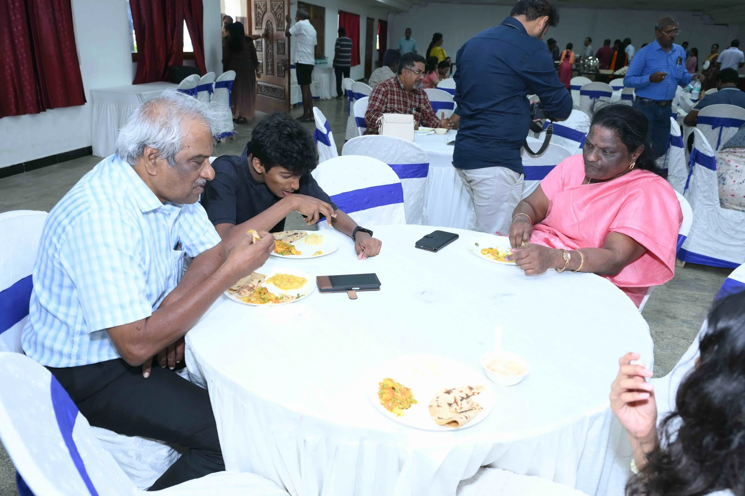Padma's family enjoying the lunch. (Her husband Jothi Arukumar, son J.Larsen, daughter in law L.Hepzibah, grandson L.Harith and  granddaughter L.Jessie)