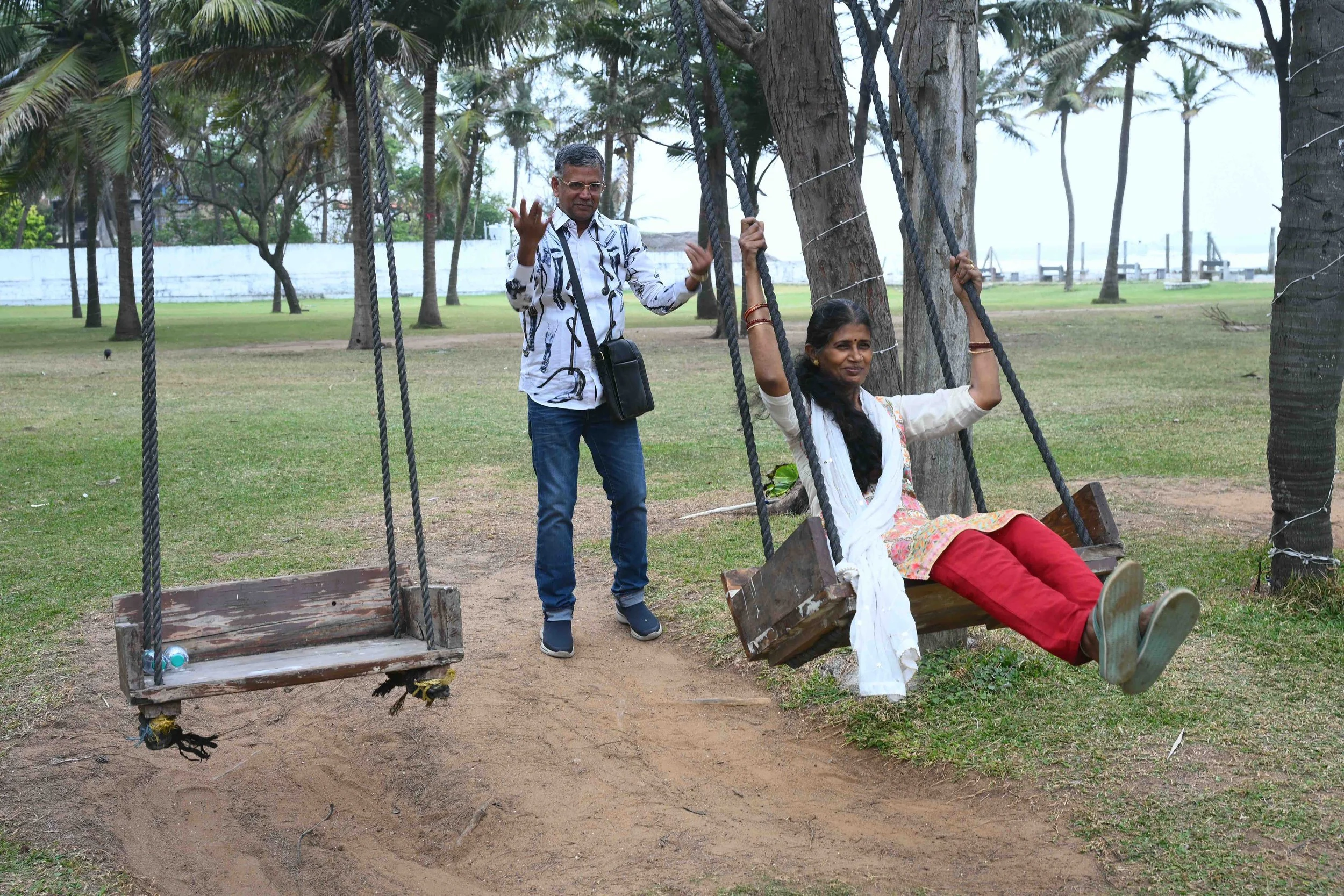 வா வா பக்கம் வா moment for Murugesan + Bharathi.