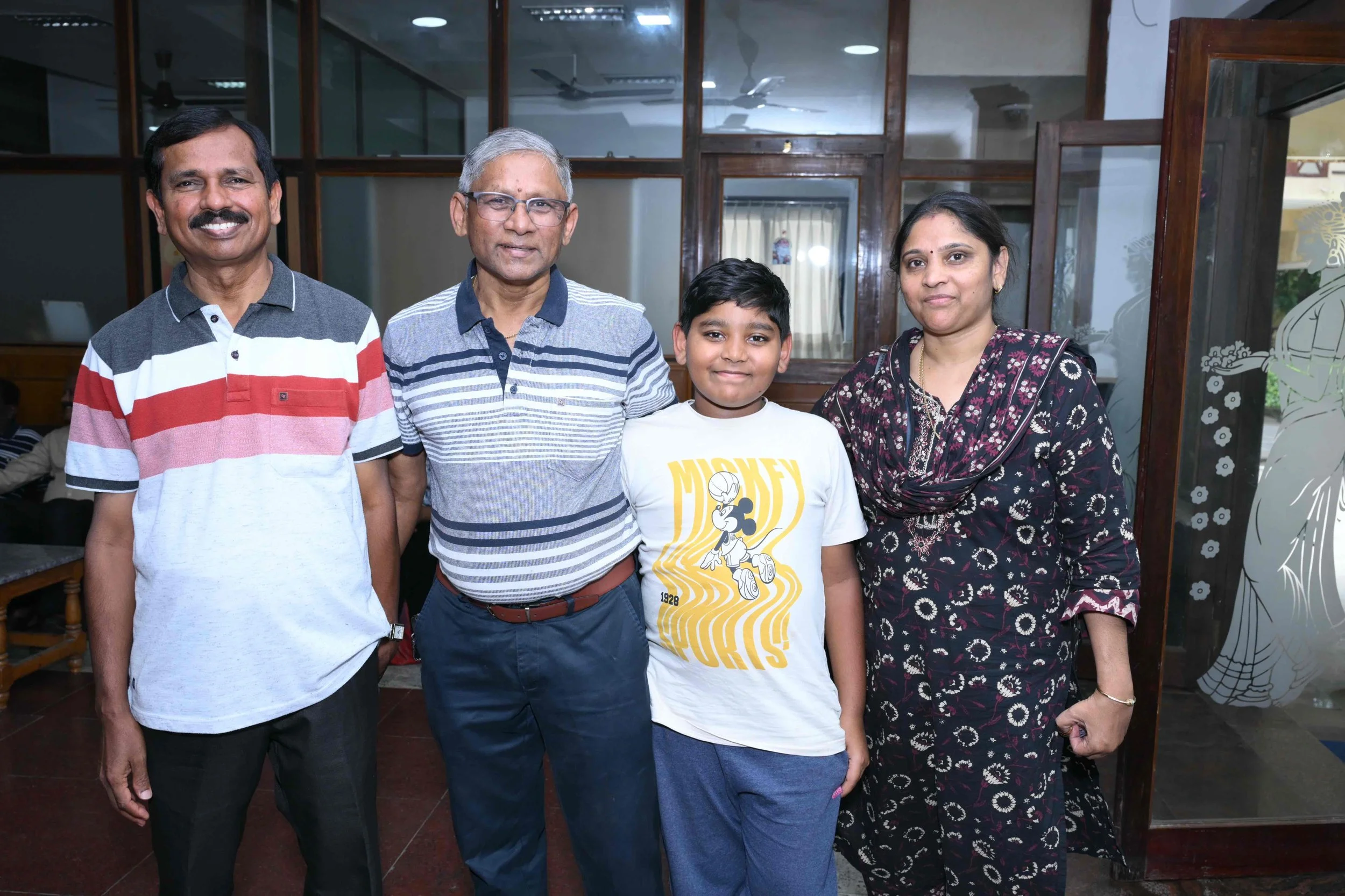 The gulfers meet at the Sea Breeze. (P.Dharmaraj with Kalimuthu's family)