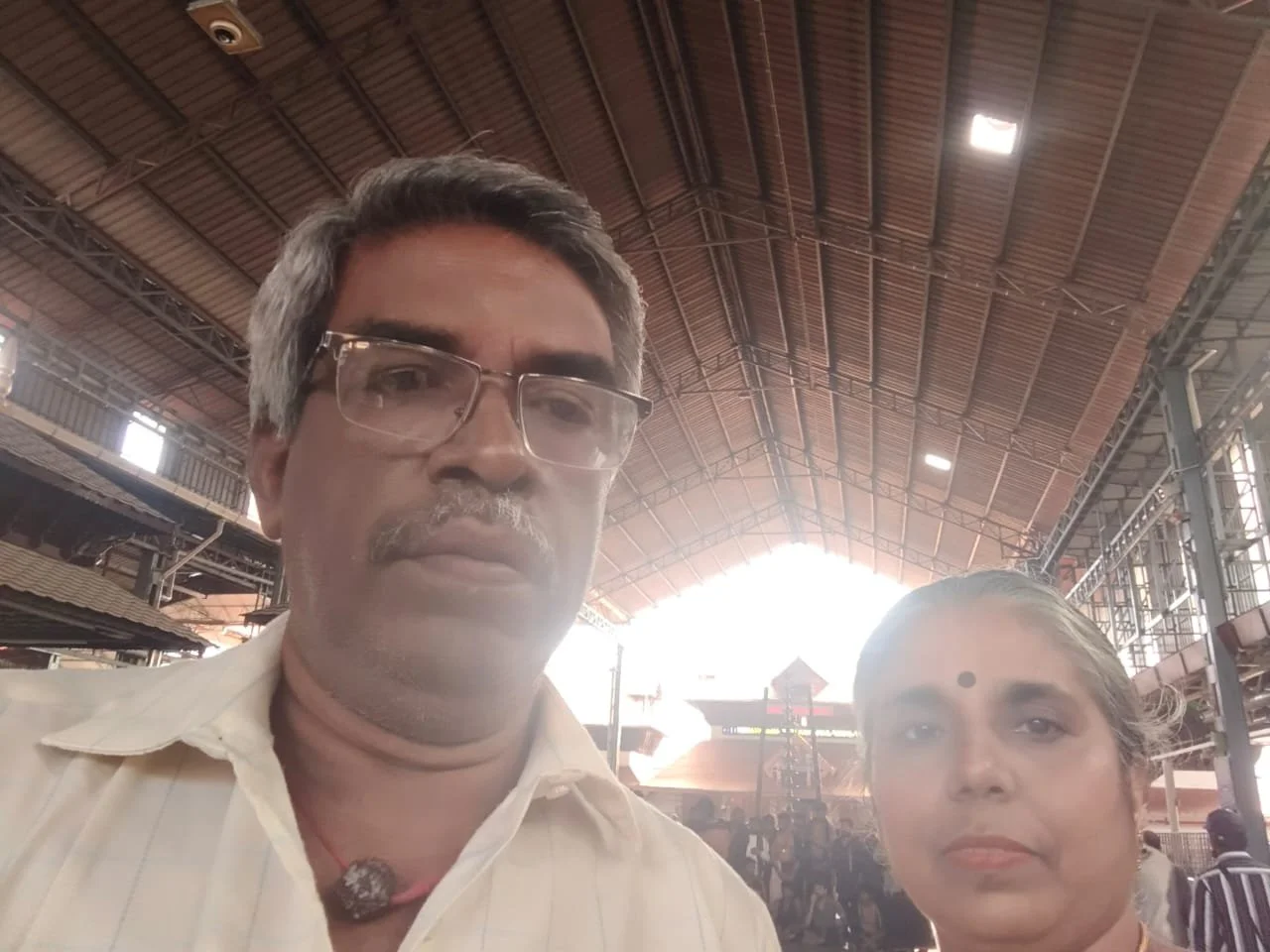 Sivasubramanian with his dear wife Angai in Guruvayur on Dec/18/2025.