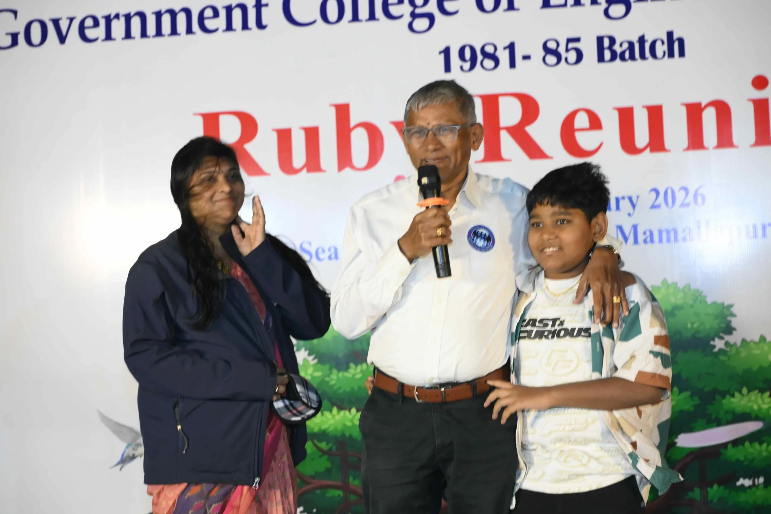 Kalimuthu + Ponmalar + their third son Dikshaanth. (14 of 50)