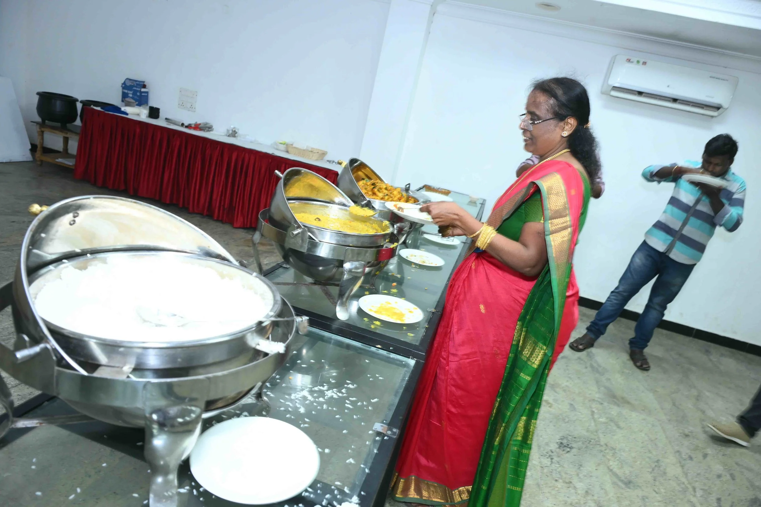 Selvapackiyam is rating the quality of food.