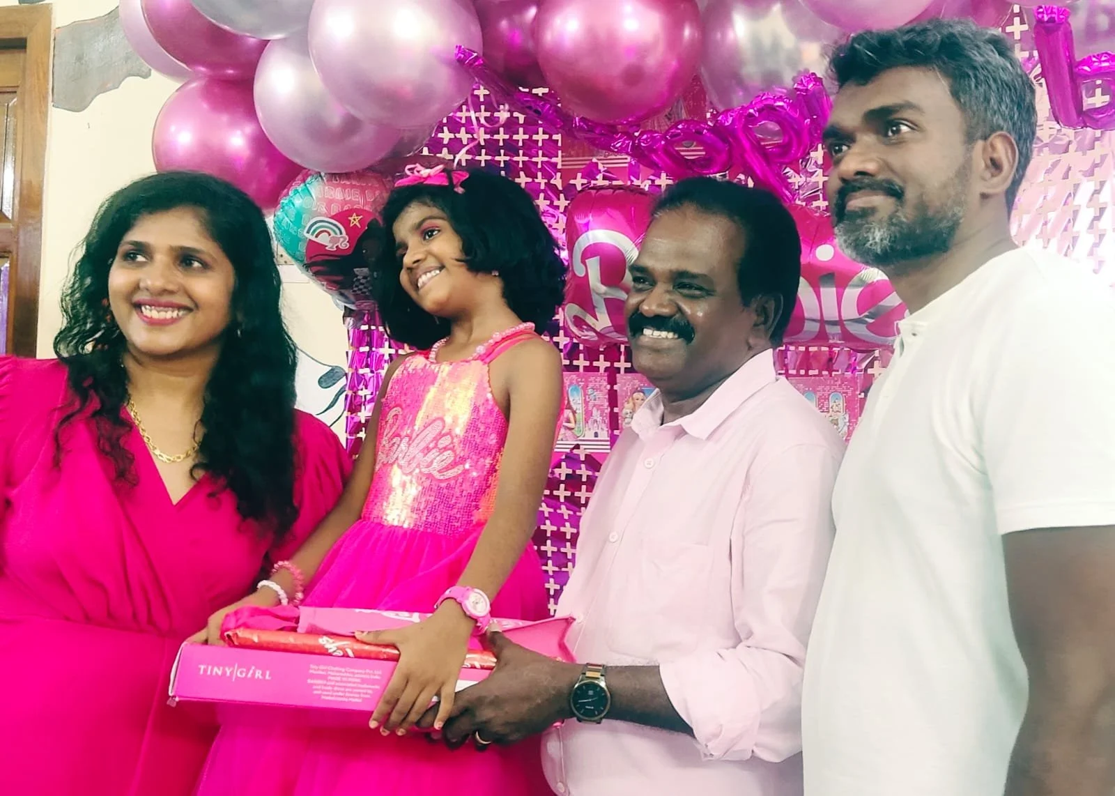On Sep/07/2025, Guna shared this picture of him with his son, daughter-in-law and granddaughter.