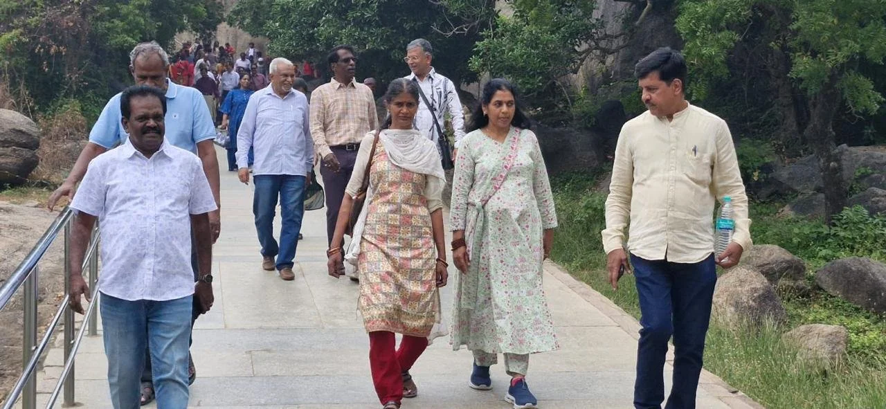 Guna and BSR protecting the lines.